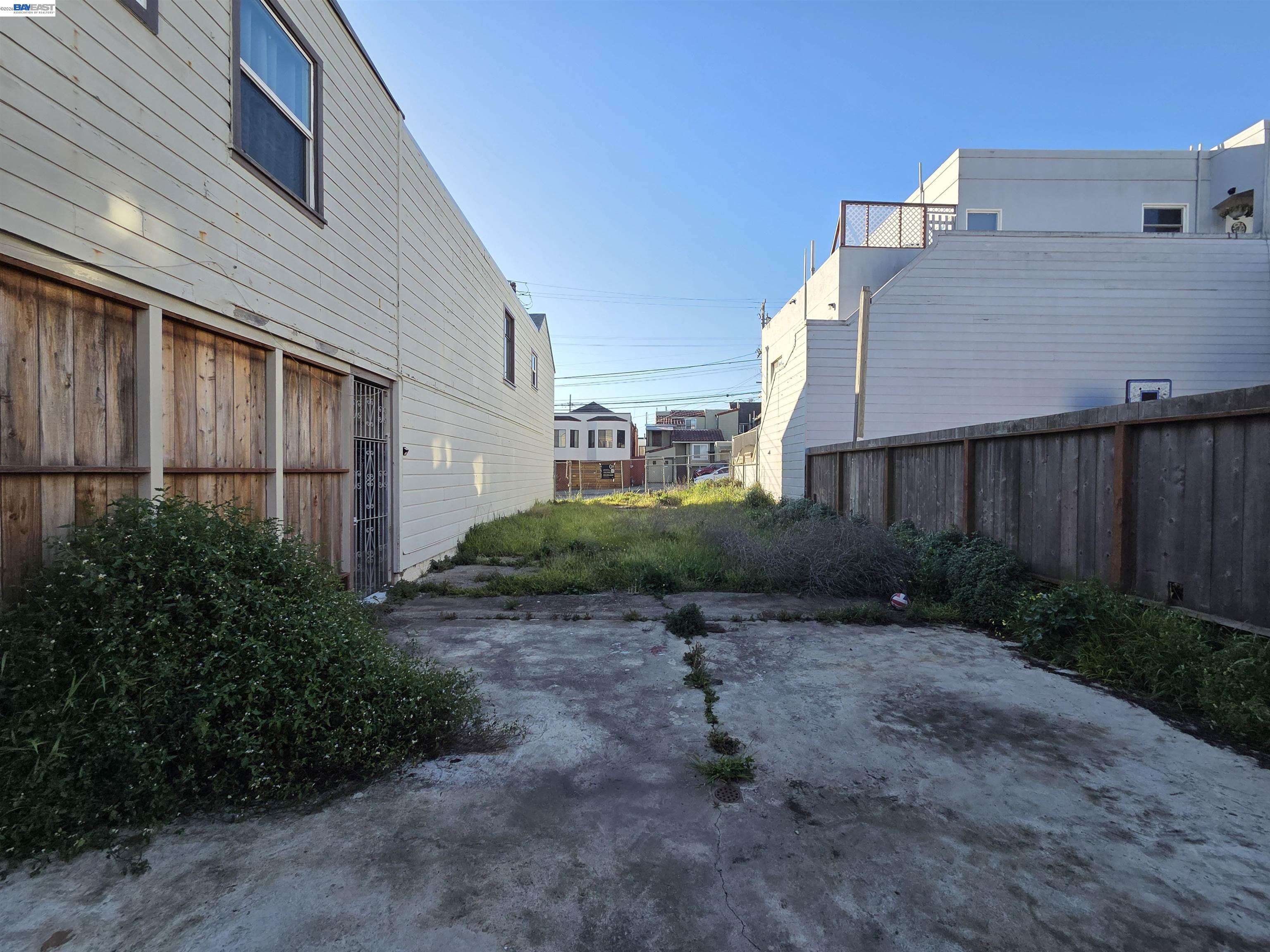 Detail Gallery Image 4 of 5 For 1029 Silver Ave, San Francisco,  CA 94134 - – Beds | – Baths