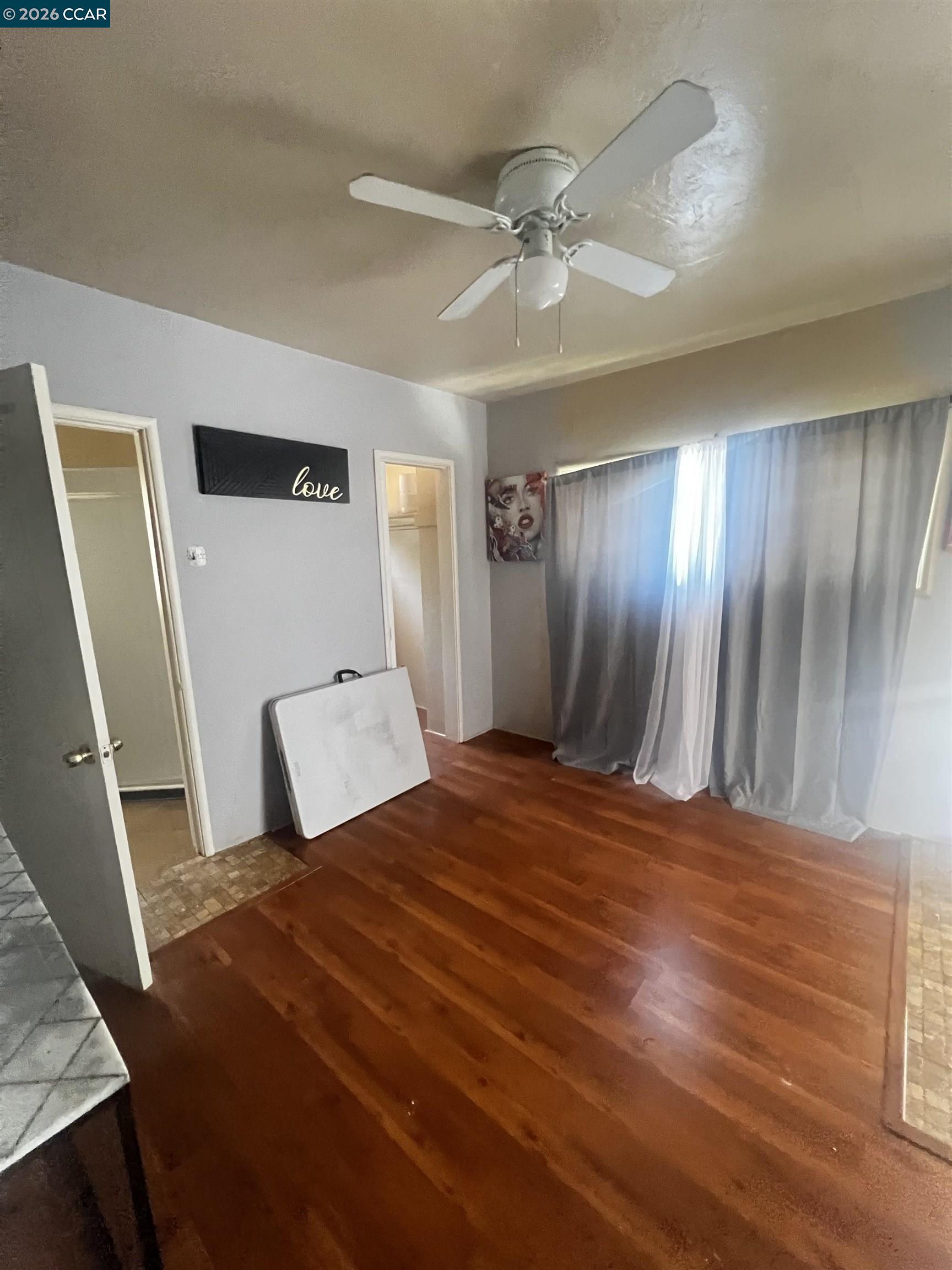 Detail Gallery Image 12 of 25 For 1161 64th St, Oakland,  CA 94608 - 5 Beds | 2/1 Baths