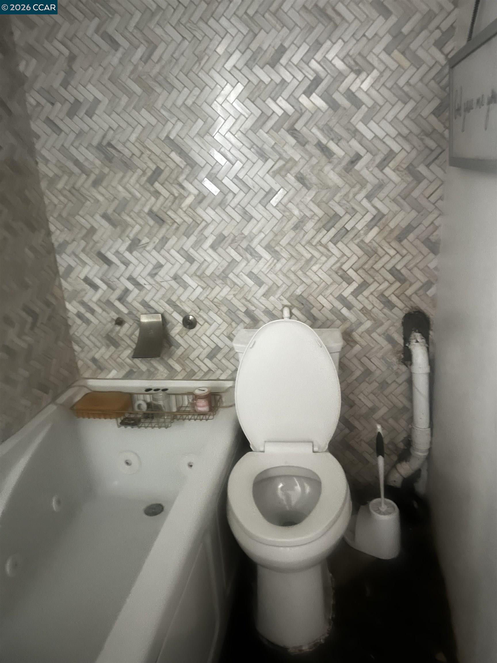 Detail Gallery Image 15 of 25 For 1161 64th St, Oakland,  CA 94608 - 5 Beds | 2/1 Baths