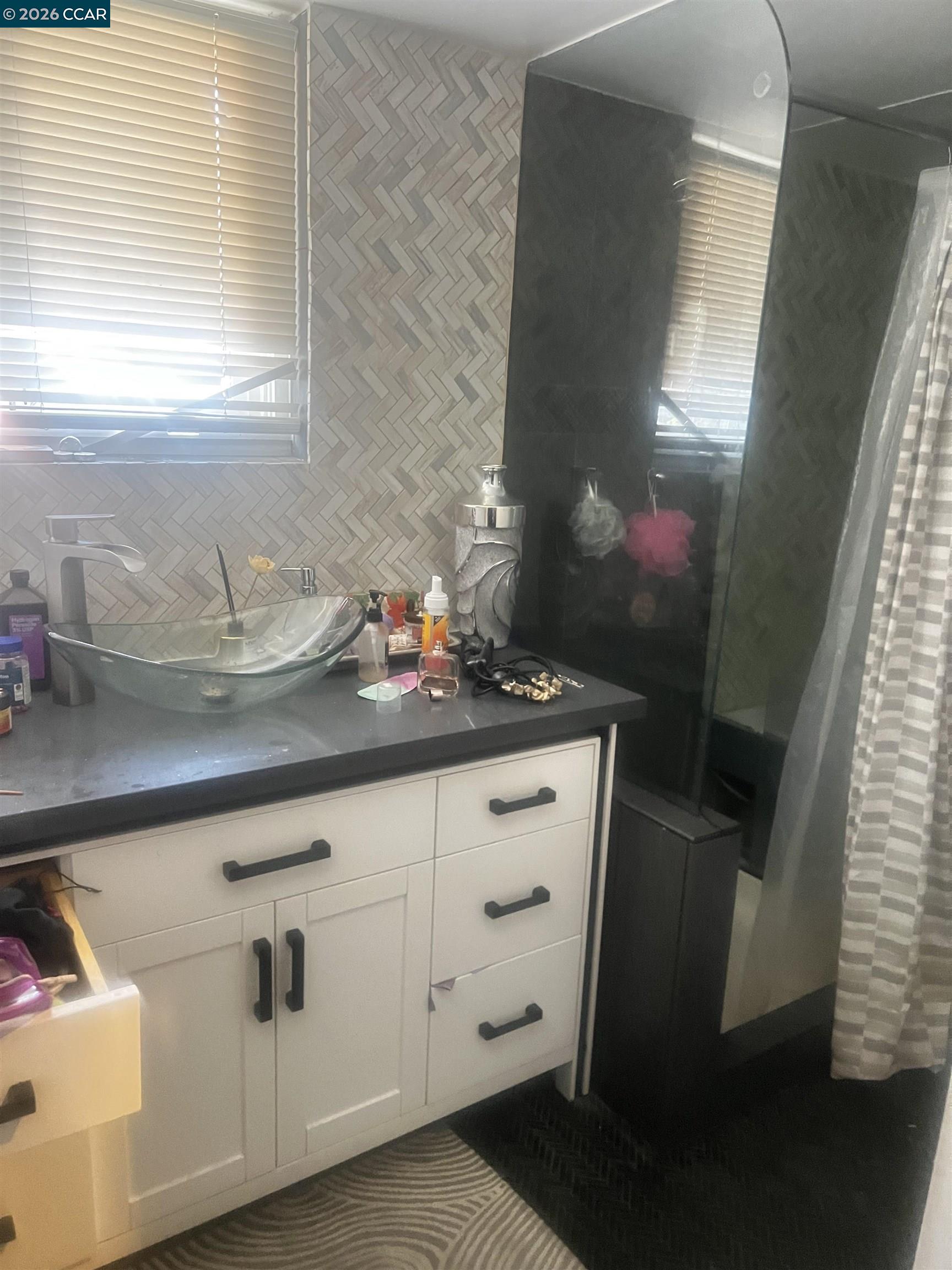 Detail Gallery Image 17 of 25 For 1161 64th St, Oakland,  CA 94608 - 5 Beds | 2/1 Baths