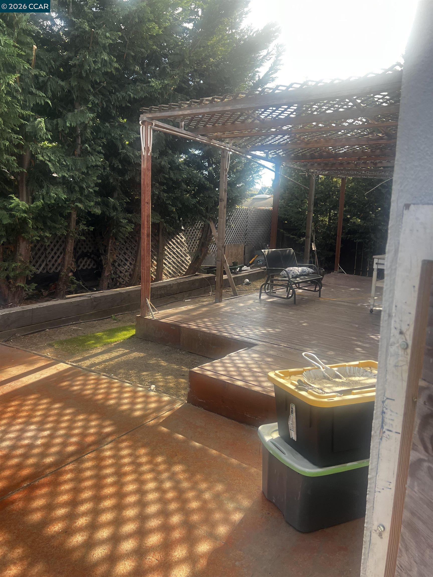 Detail Gallery Image 4 of 25 For 1161 64th St, Oakland,  CA 94608 - 5 Beds | 2/1 Baths