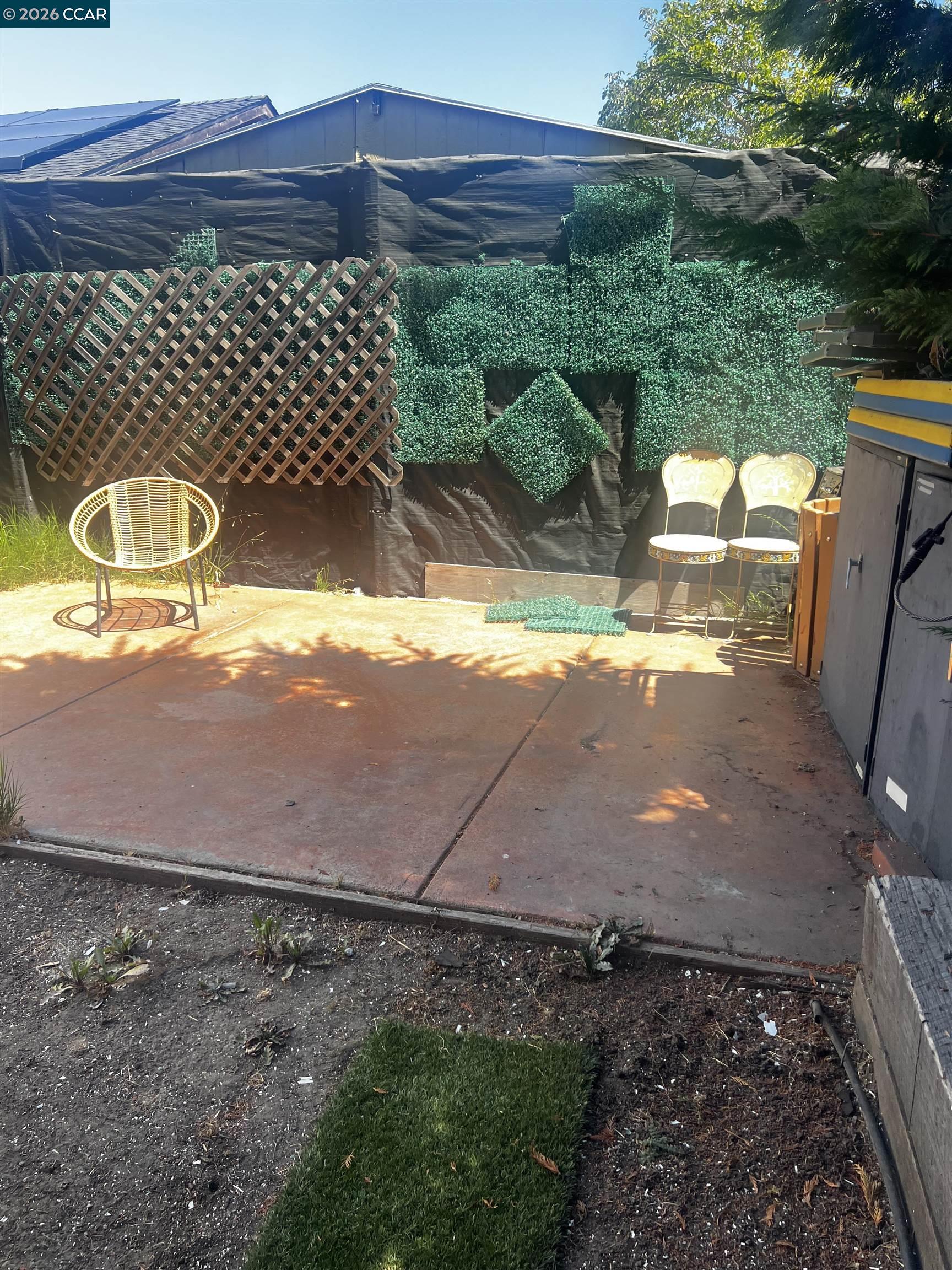 Detail Gallery Image 7 of 25 For 1161 64th St, Oakland,  CA 94608 - 5 Beds | 2/1 Baths