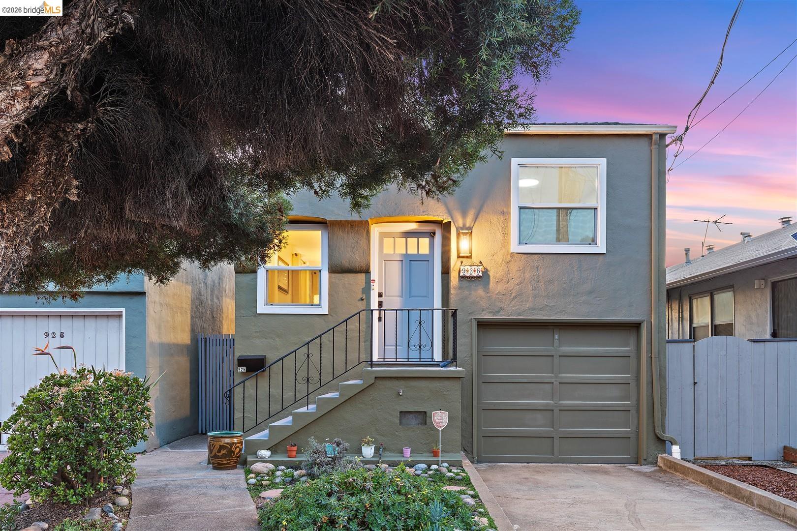 Detail Gallery Image 2 of 60 For 926 Pierce St, Albany,  CA 94706 - 2 Beds | 1 Baths