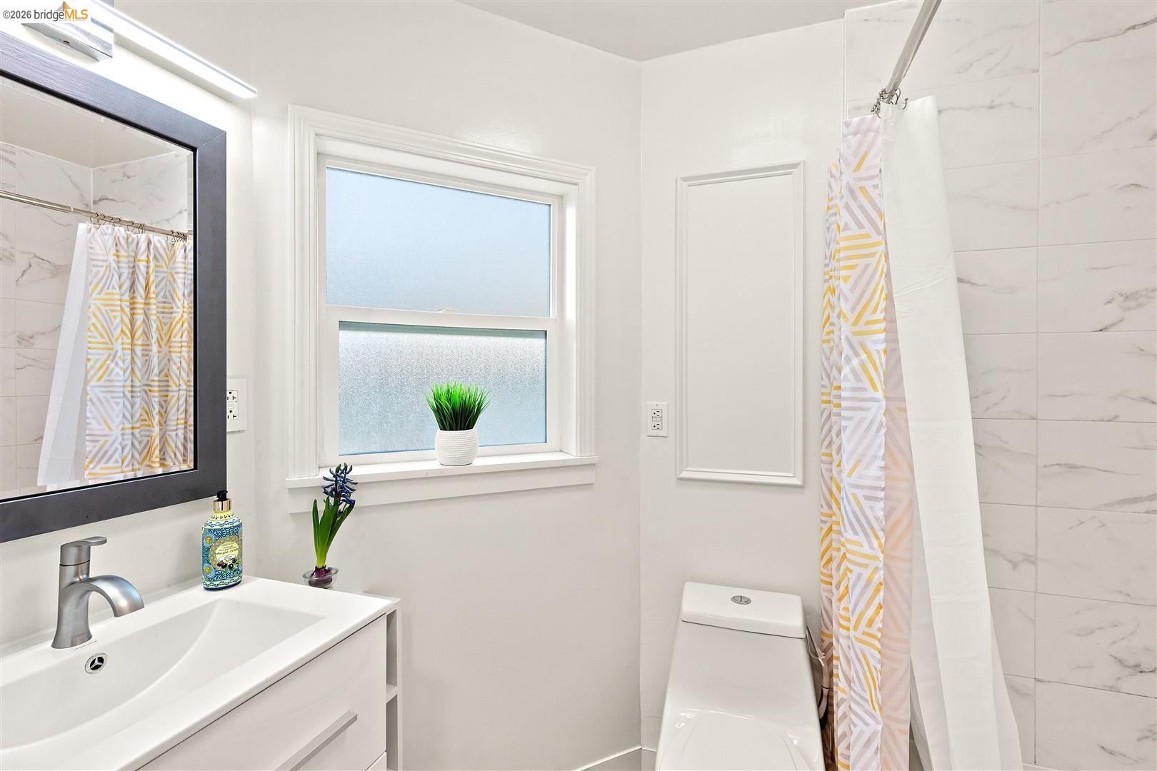 Detail Gallery Image 17 of 60 For 926 Pierce St, Albany,  CA 94706 - 2 Beds | 1 Baths