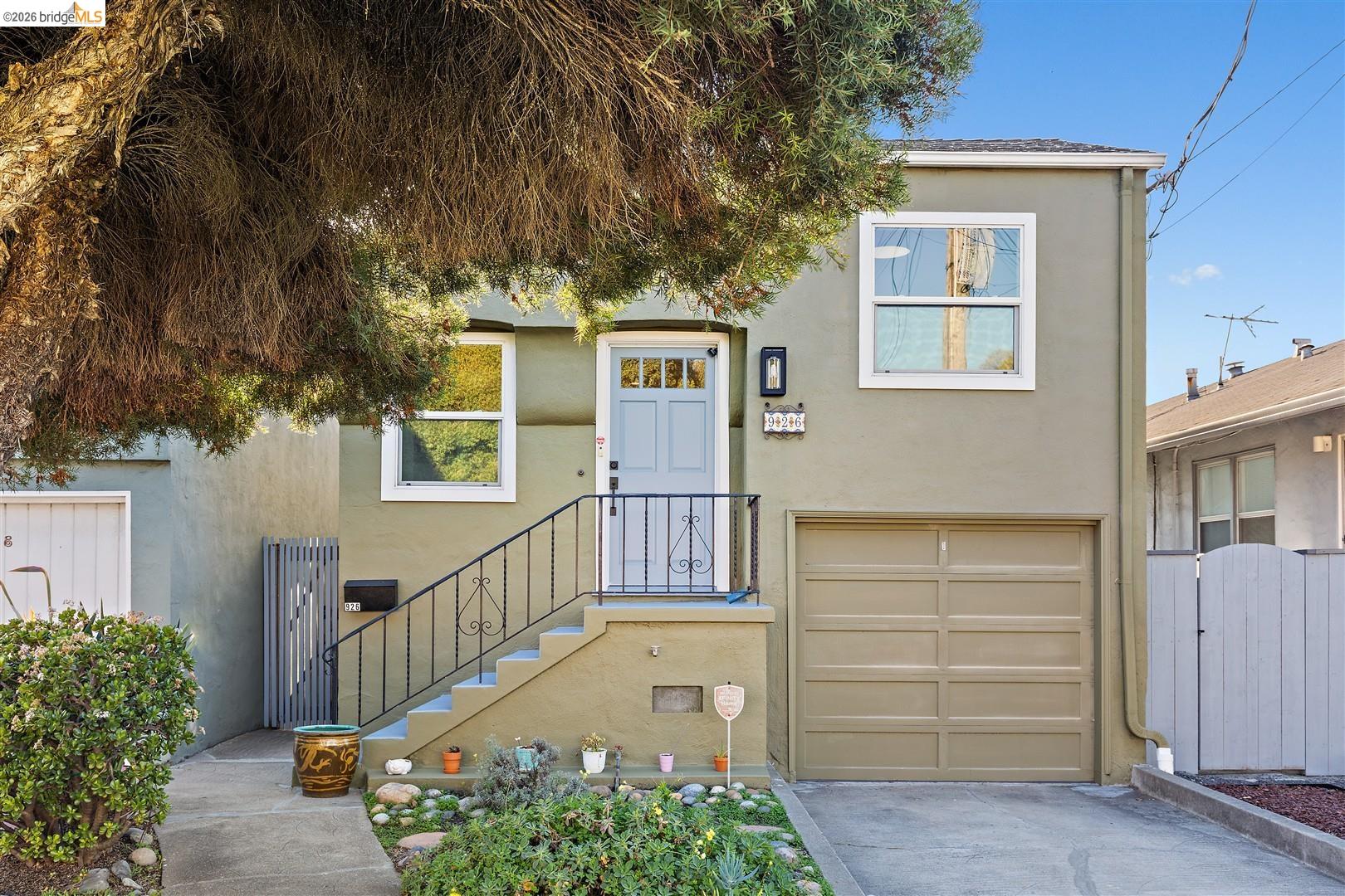 Detail Gallery Image 3 of 60 For 926 Pierce St, Albany,  CA 94706 - 2 Beds | 1 Baths