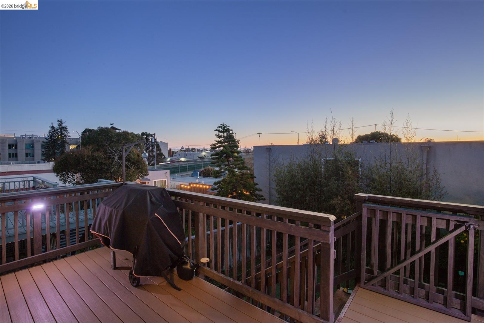 Detail Gallery Image 23 of 60 For 926 Pierce St, Albany,  CA 94706 - 2 Beds | 1 Baths