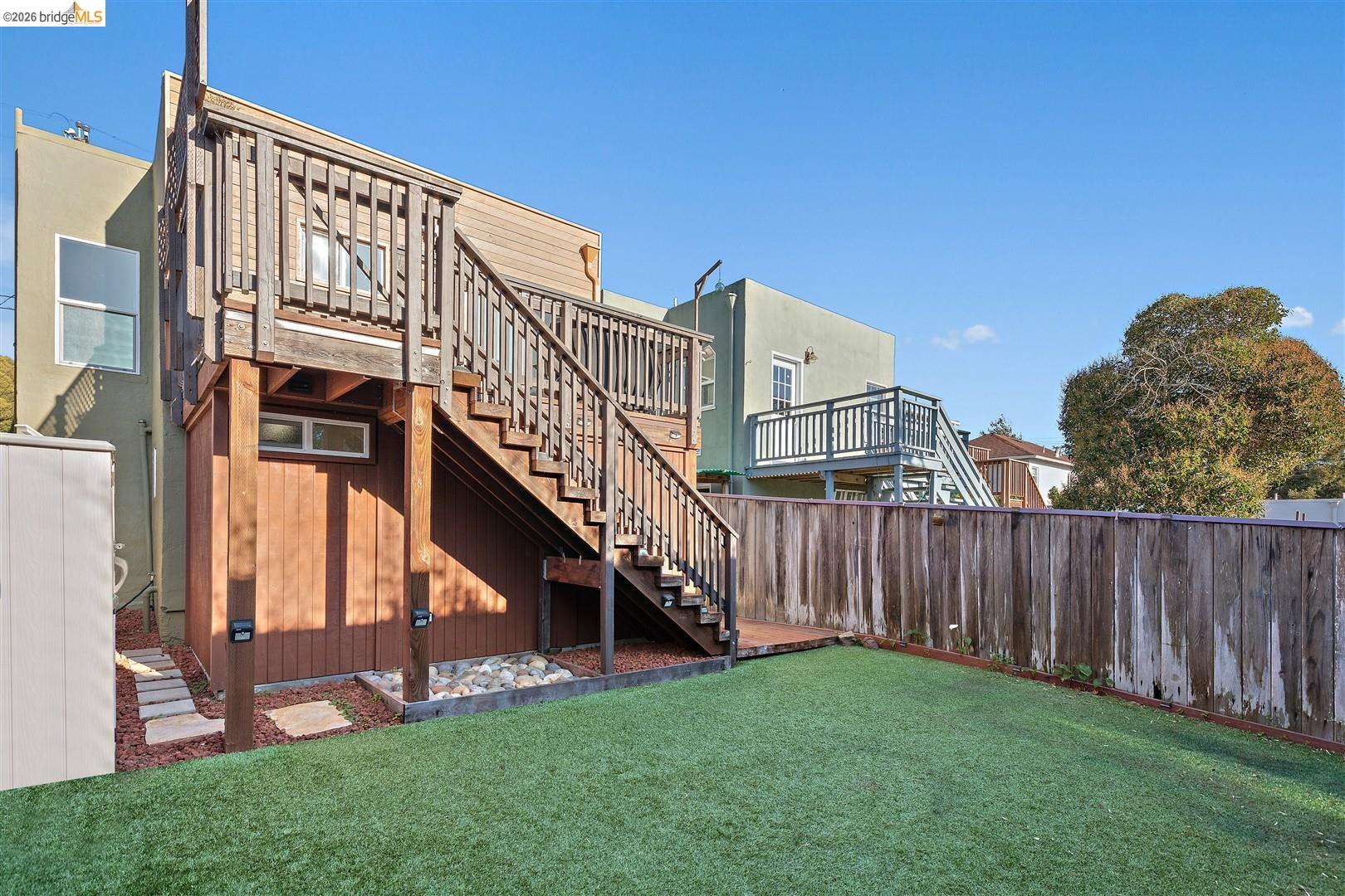 Detail Gallery Image 24 of 60 For 926 Pierce St, Albany,  CA 94706 - 2 Beds | 1 Baths