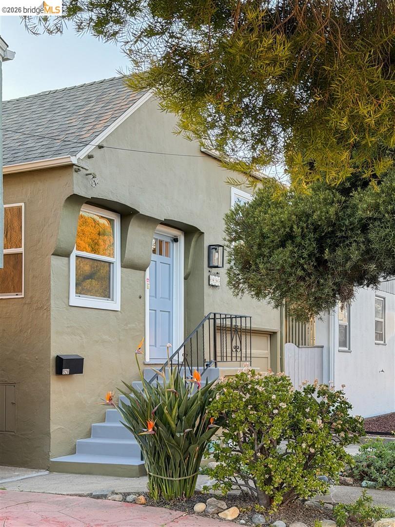 Detail Gallery Image 4 of 60 For 926 Pierce St, Albany,  CA 94706 - 2 Beds | 1 Baths