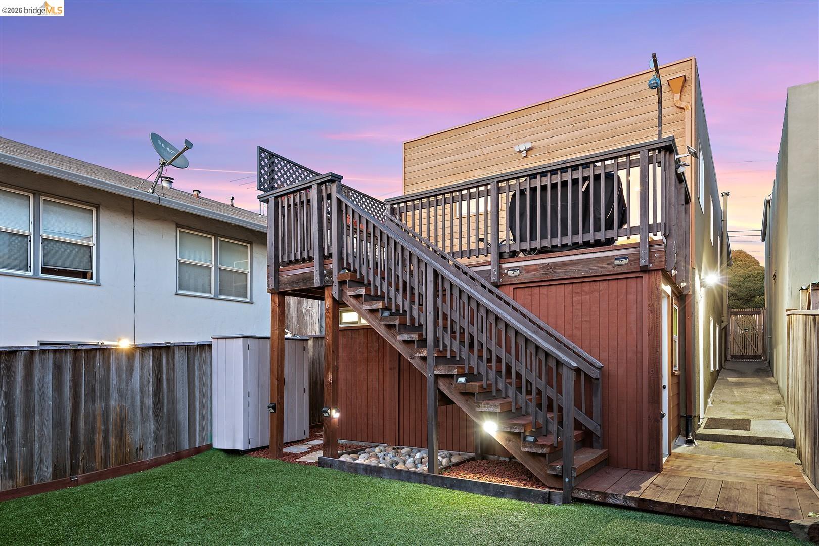 Detail Gallery Image 39 of 60 For 926 Pierce St, Albany,  CA 94706 - 2 Beds | 1 Baths