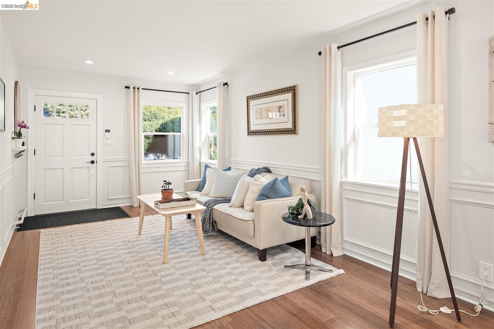 Detail Gallery Image 7 of 60 For 926 Pierce St, Albany,  CA 94706 - 2 Beds | 1 Baths