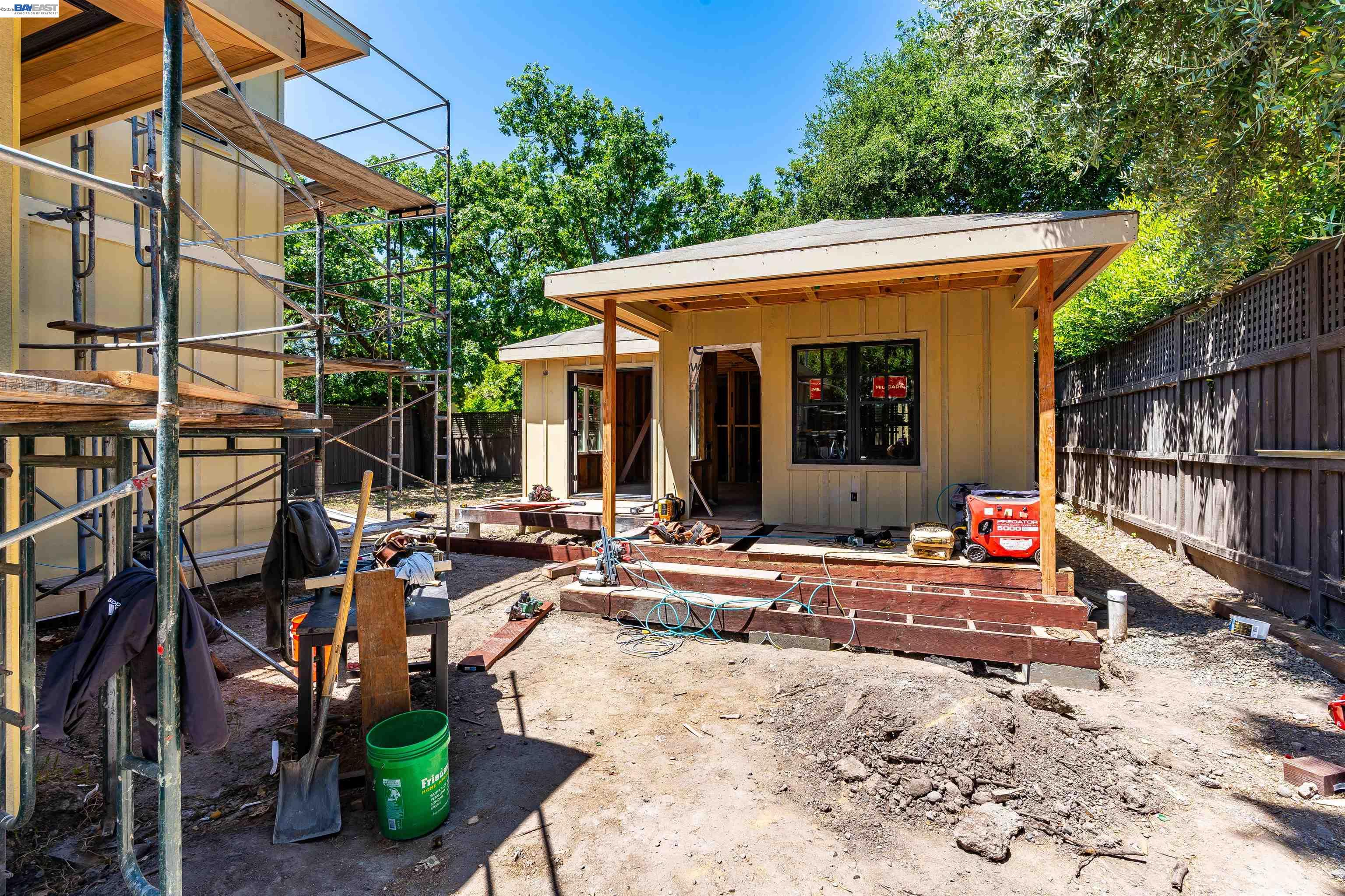 Detail Gallery Image 3 of 13 For 315 E Macarthur, Sonoma,  CA 95476-7617 - 6 Beds | 3/1 Baths