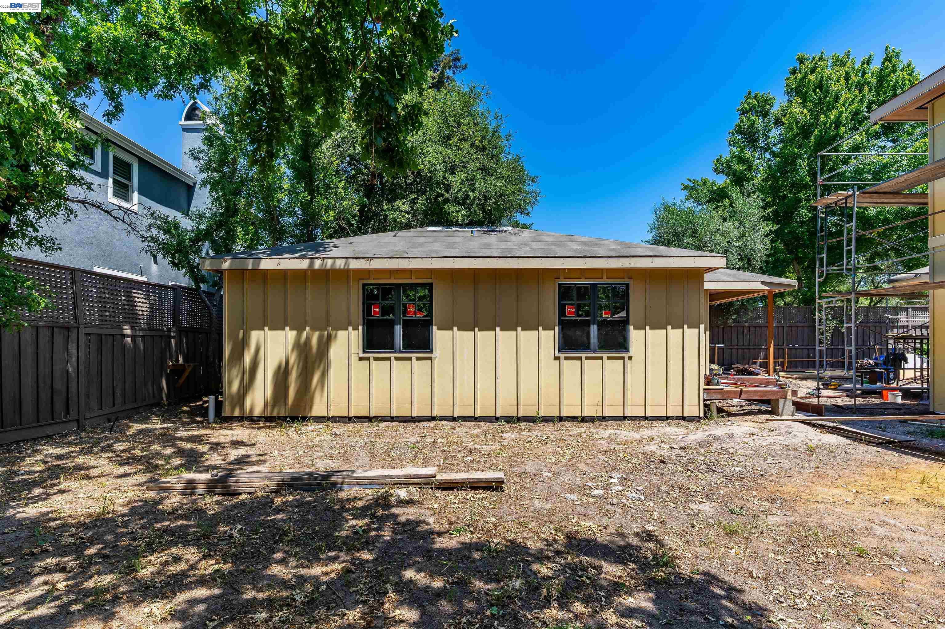 Detail Gallery Image 4 of 13 For 315 E Macarthur, Sonoma,  CA 95476-7617 - 6 Beds | 3/1 Baths