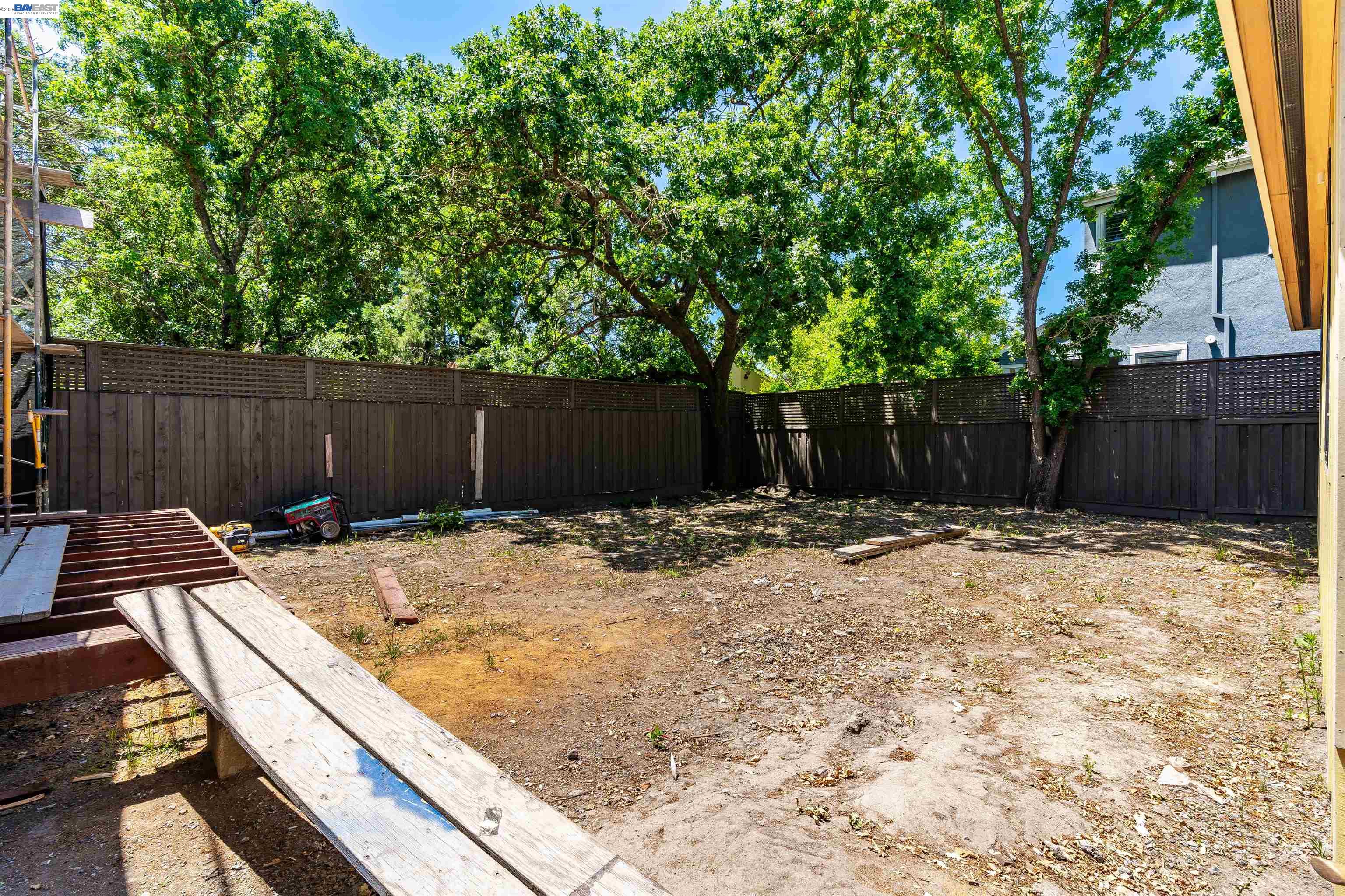 Detail Gallery Image 6 of 13 For 315 E Macarthur, Sonoma,  CA 95476-7617 - 6 Beds | 3/1 Baths