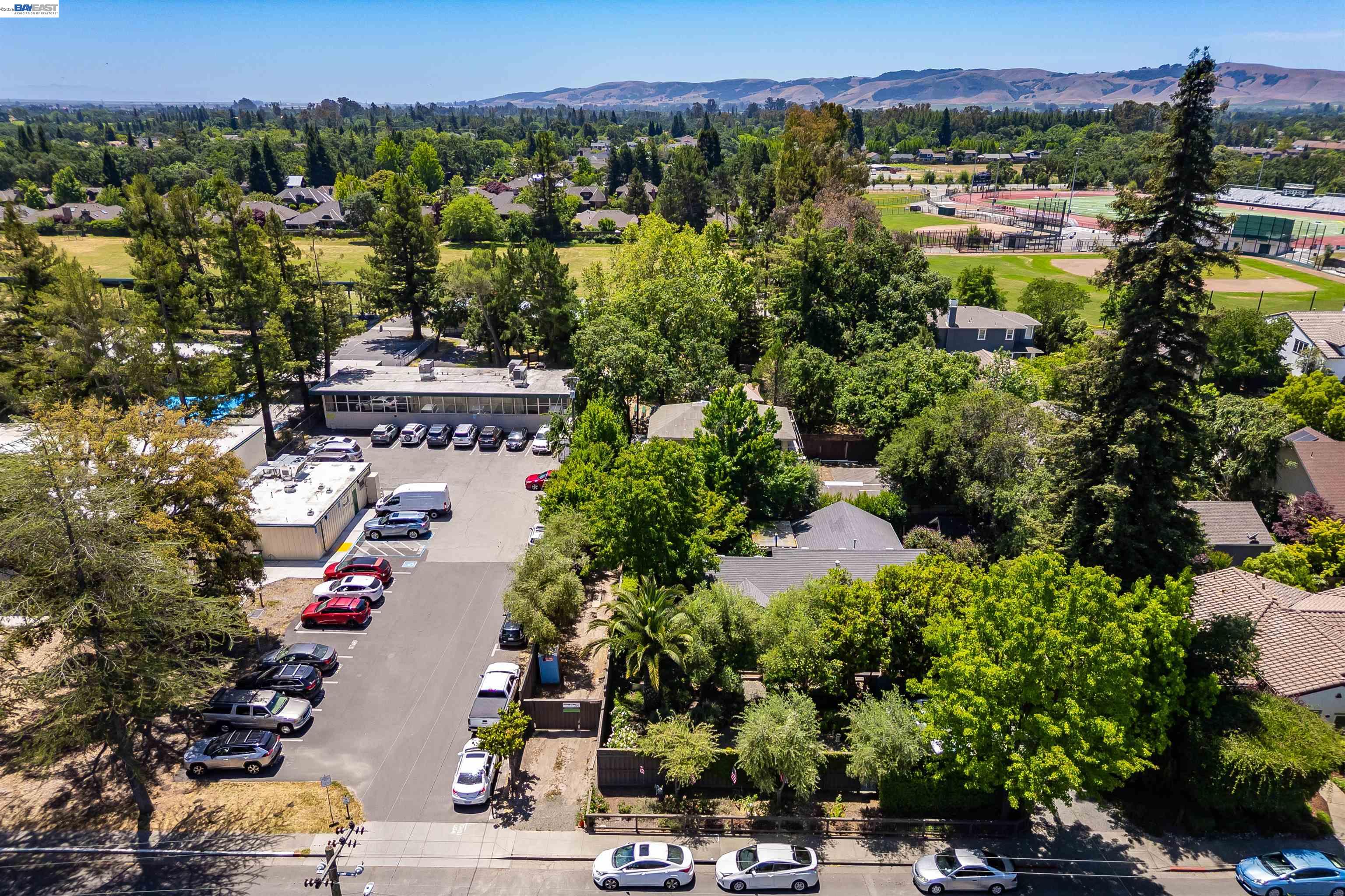 Detail Gallery Image 7 of 13 For 315 E Macarthur, Sonoma,  CA 95476-7617 - 6 Beds | 3/1 Baths