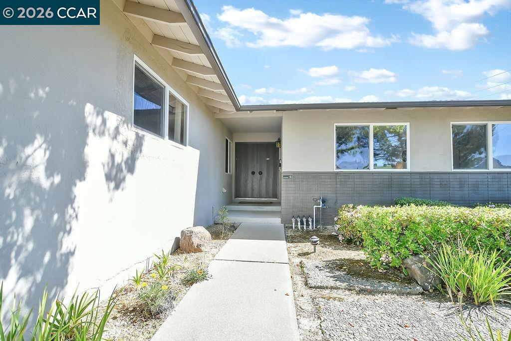 Detail Gallery Image 3 of 34 For 6 Windhaven Court, Pleasant Hill,  CA 94523 - 3 Beds | 2 Baths