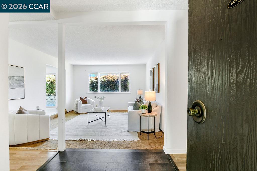 Detail Gallery Image 4 of 34 For 6 Windhaven Court, Pleasant Hill,  CA 94523 - 3 Beds | 2 Baths