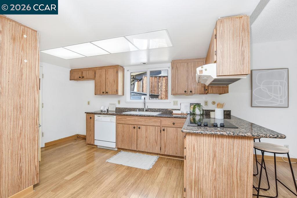 Detail Gallery Image 8 of 34 For 6 Windhaven Court, Pleasant Hill,  CA 94523 - 3 Beds | 2 Baths