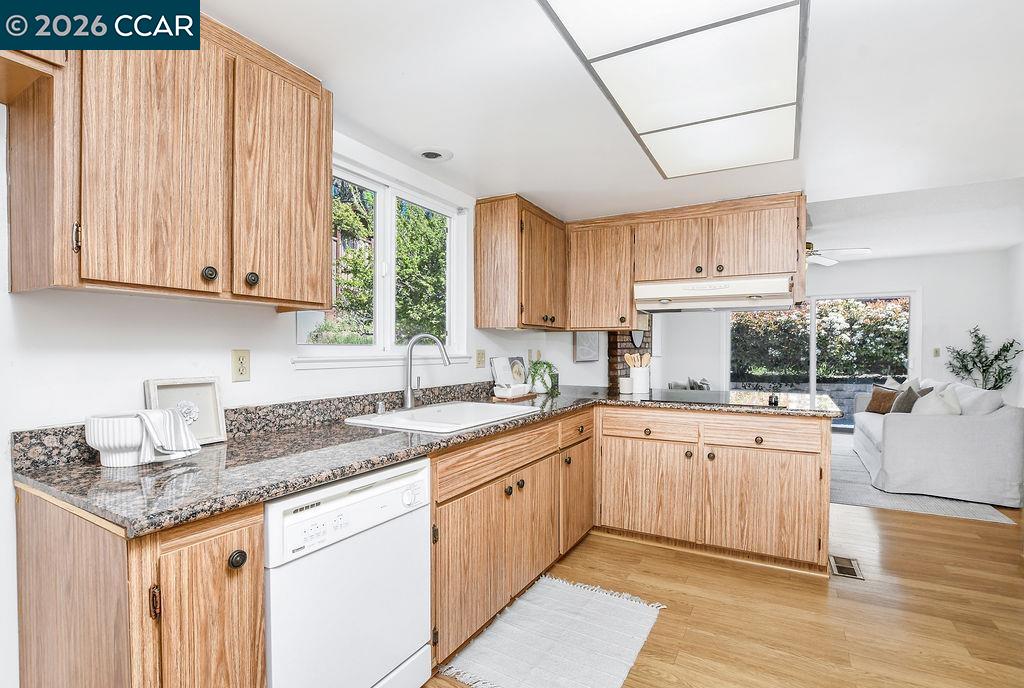 Detail Gallery Image 9 of 34 For 6 Windhaven Court, Pleasant Hill,  CA 94523 - 3 Beds | 2 Baths