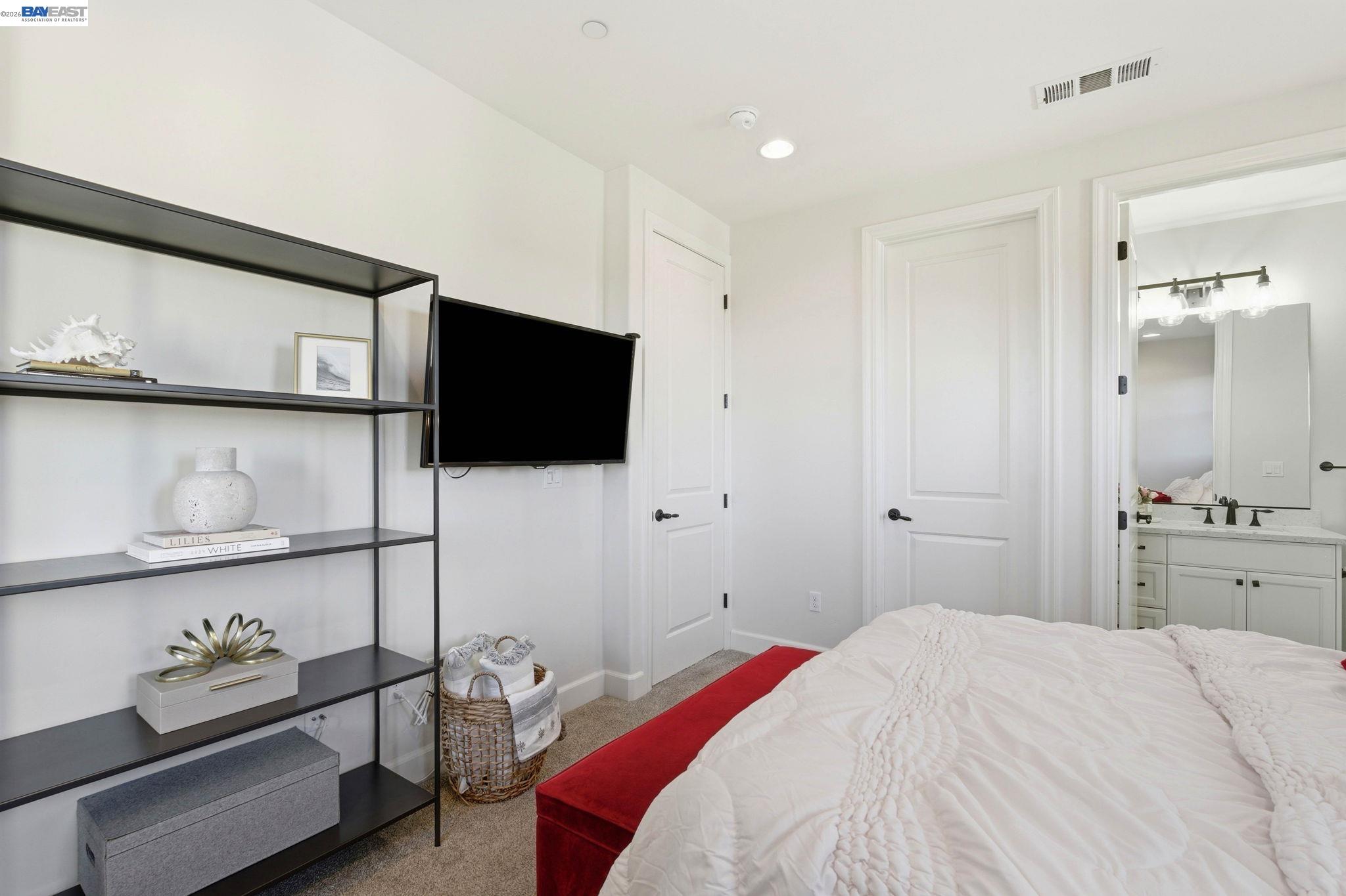 Detail Gallery Image 20 of 28 For 201 Willowbrook Ln, Moraga,  CA 94556 - 4 Beds | 3/1 Baths