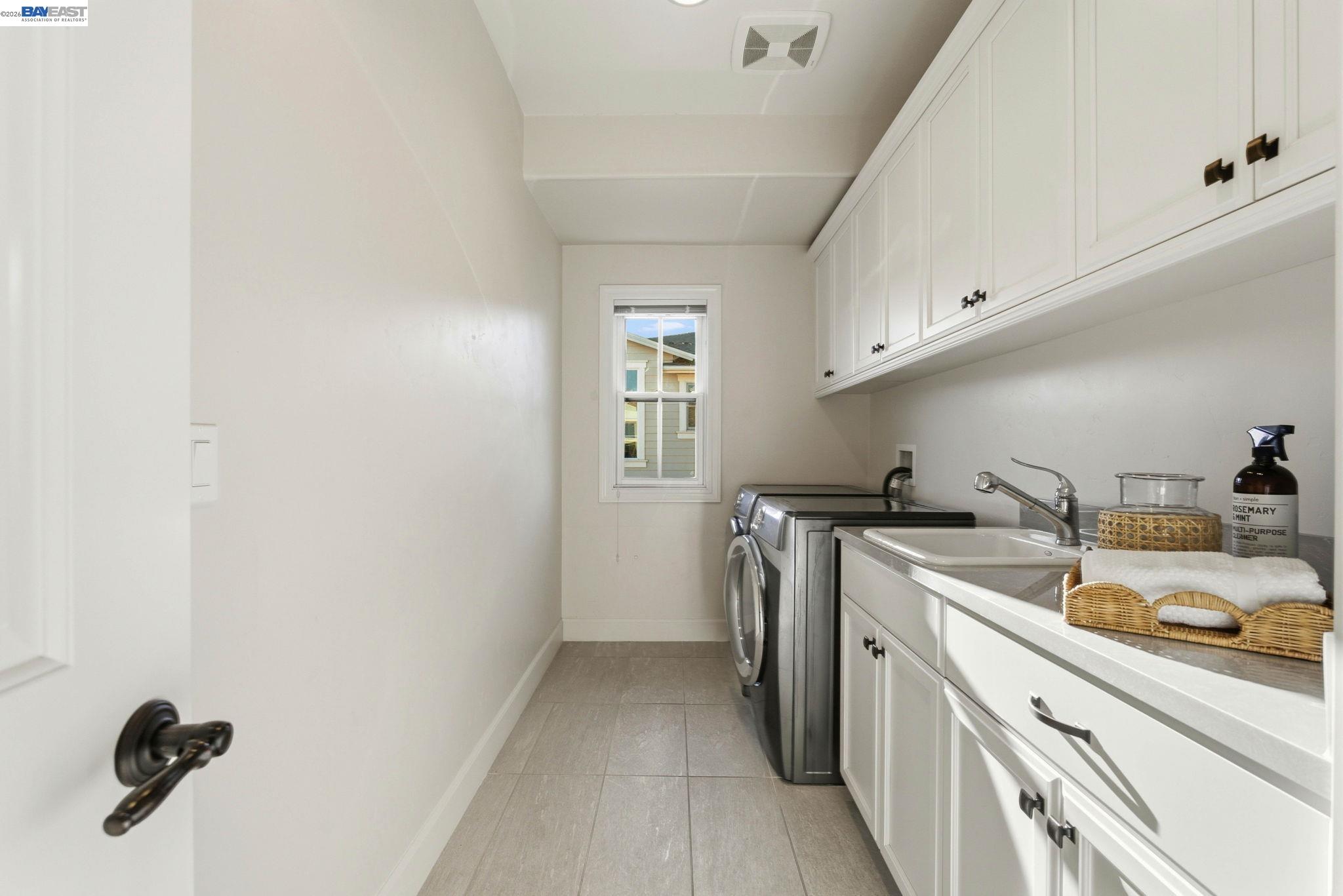 Detail Gallery Image 22 of 28 For 201 Willowbrook Ln, Moraga,  CA 94556 - 4 Beds | 3/1 Baths