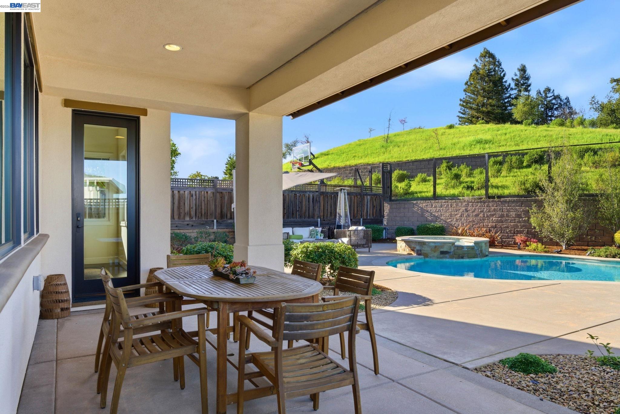 Detail Gallery Image 25 of 28 For 201 Willowbrook Ln, Moraga,  CA 94556 - 4 Beds | 3/1 Baths