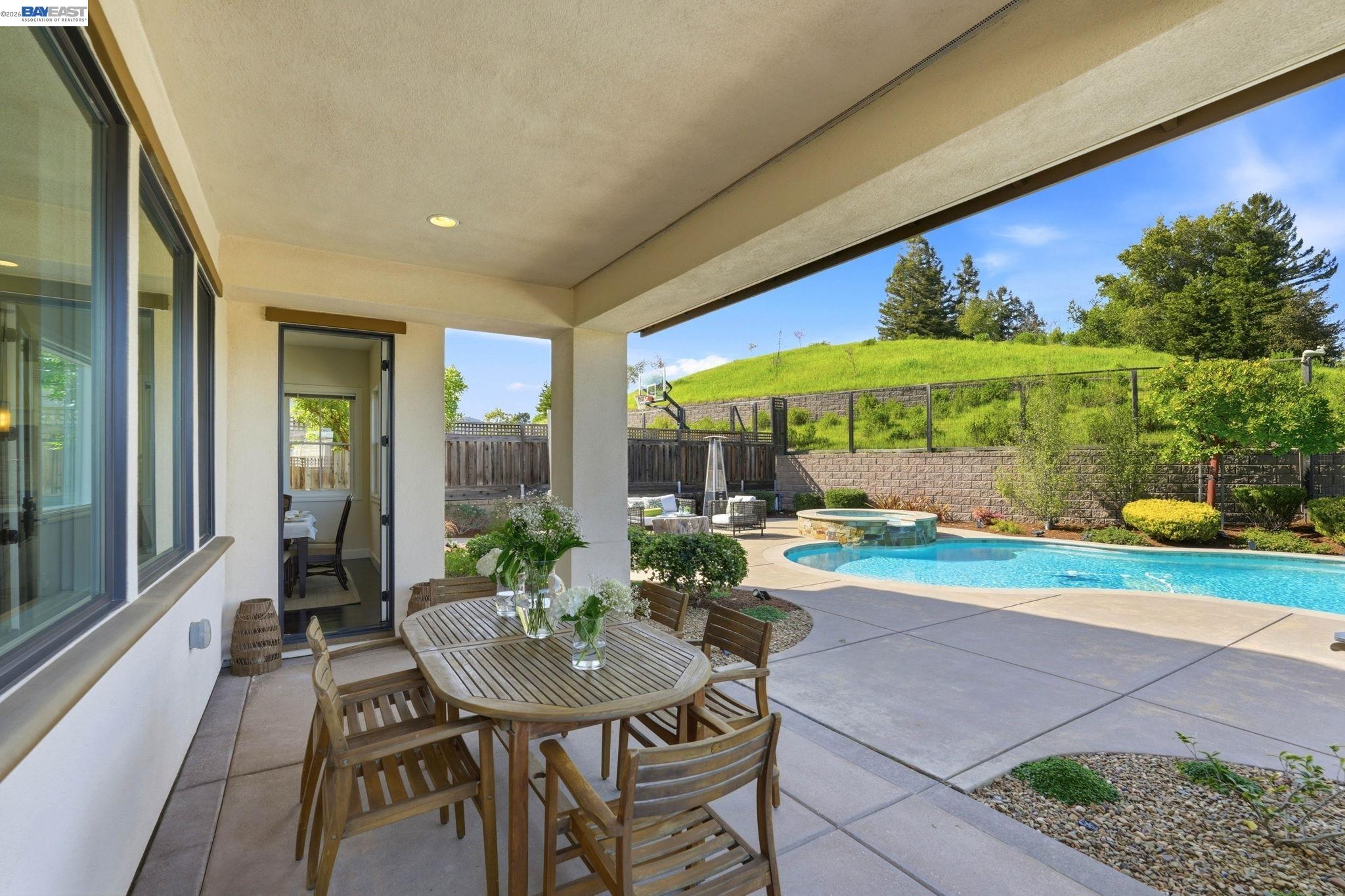 Detail Gallery Image 27 of 31 For 201 Willowbrook Ln, Moraga,  CA 94556 - 4 Beds | 3/1 Baths