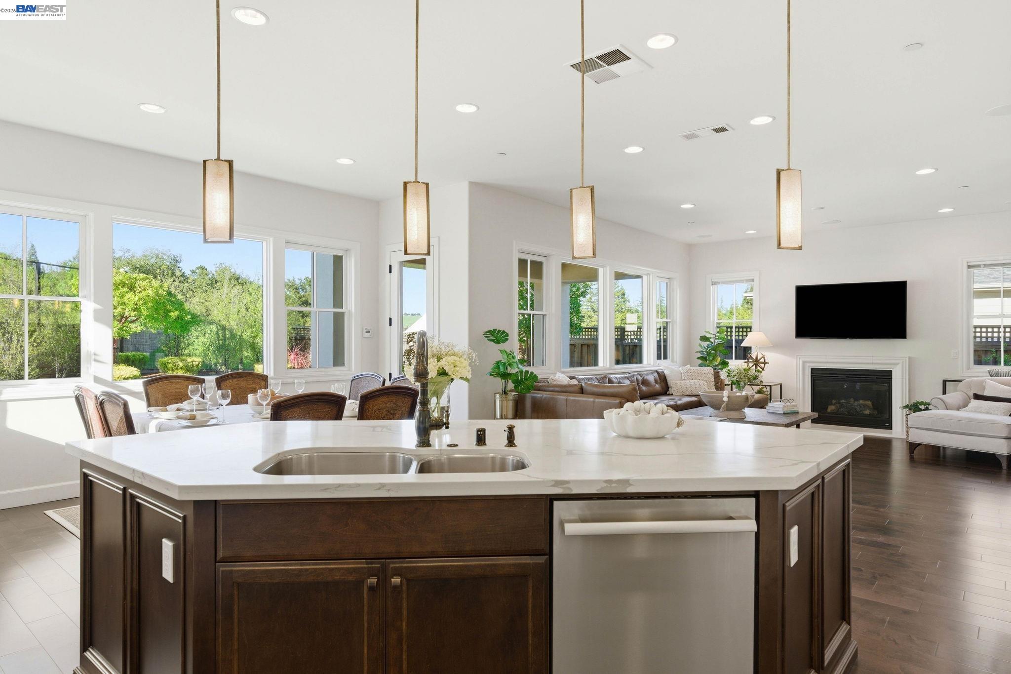 Detail Gallery Image 6 of 28 For 201 Willowbrook Ln, Moraga,  CA 94556 - 4 Beds | 3/1 Baths