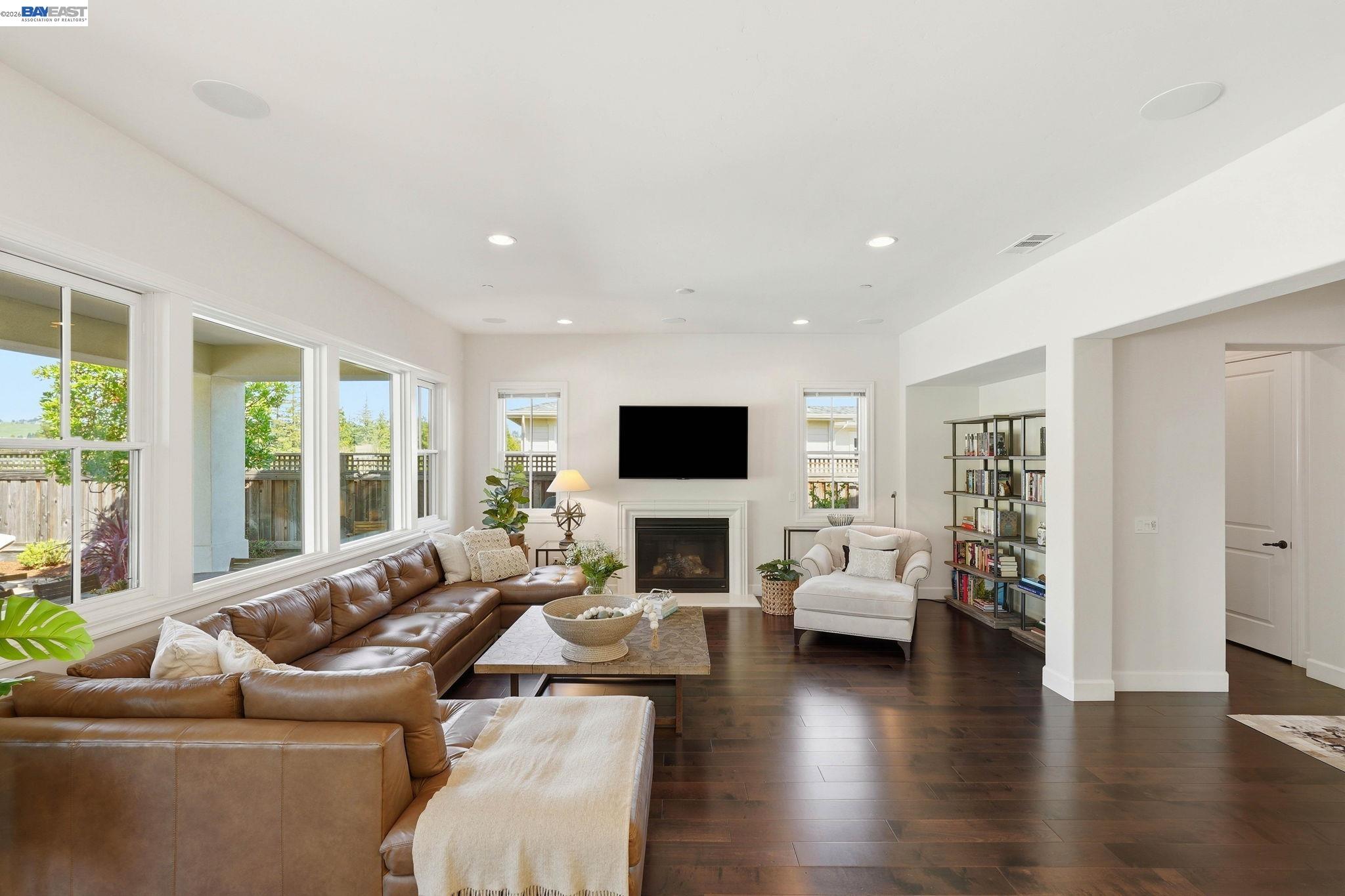 Detail Gallery Image 6 of 31 For 201 Willowbrook Ln, Moraga,  CA 94556 - 4 Beds | 3/1 Baths