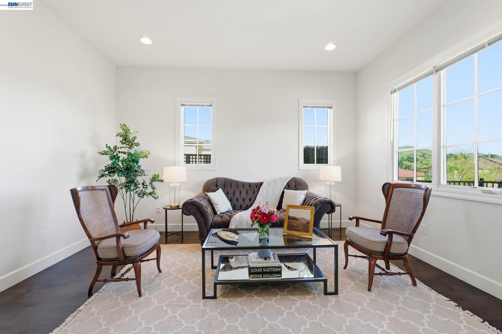 Detail Gallery Image 8 of 28 For 201 Willowbrook Ln, Moraga,  CA 94556 - 4 Beds | 3/1 Baths