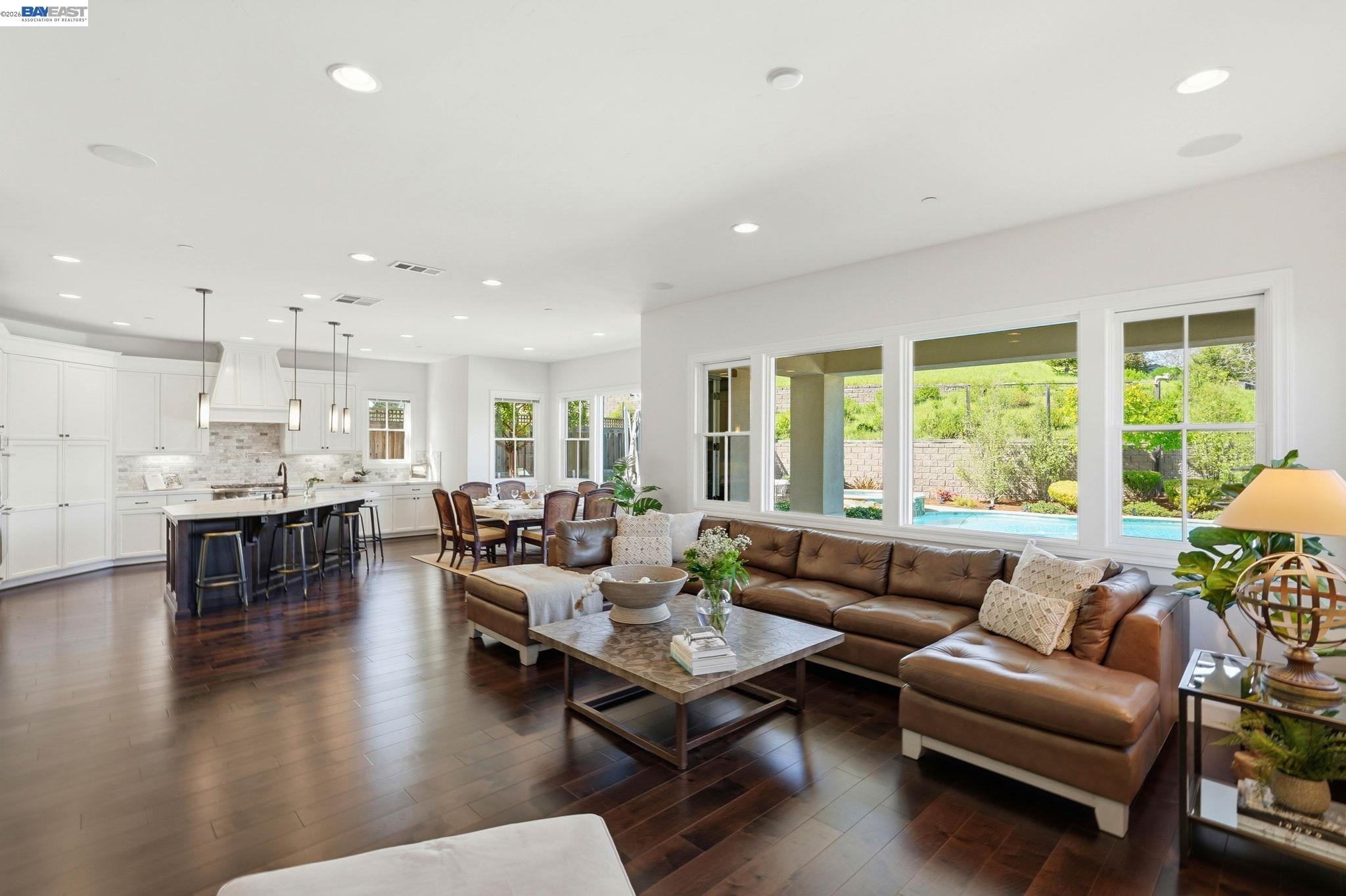 Detail Gallery Image 8 of 31 For 201 Willowbrook Ln, Moraga,  CA 94556 - 4 Beds | 3/1 Baths