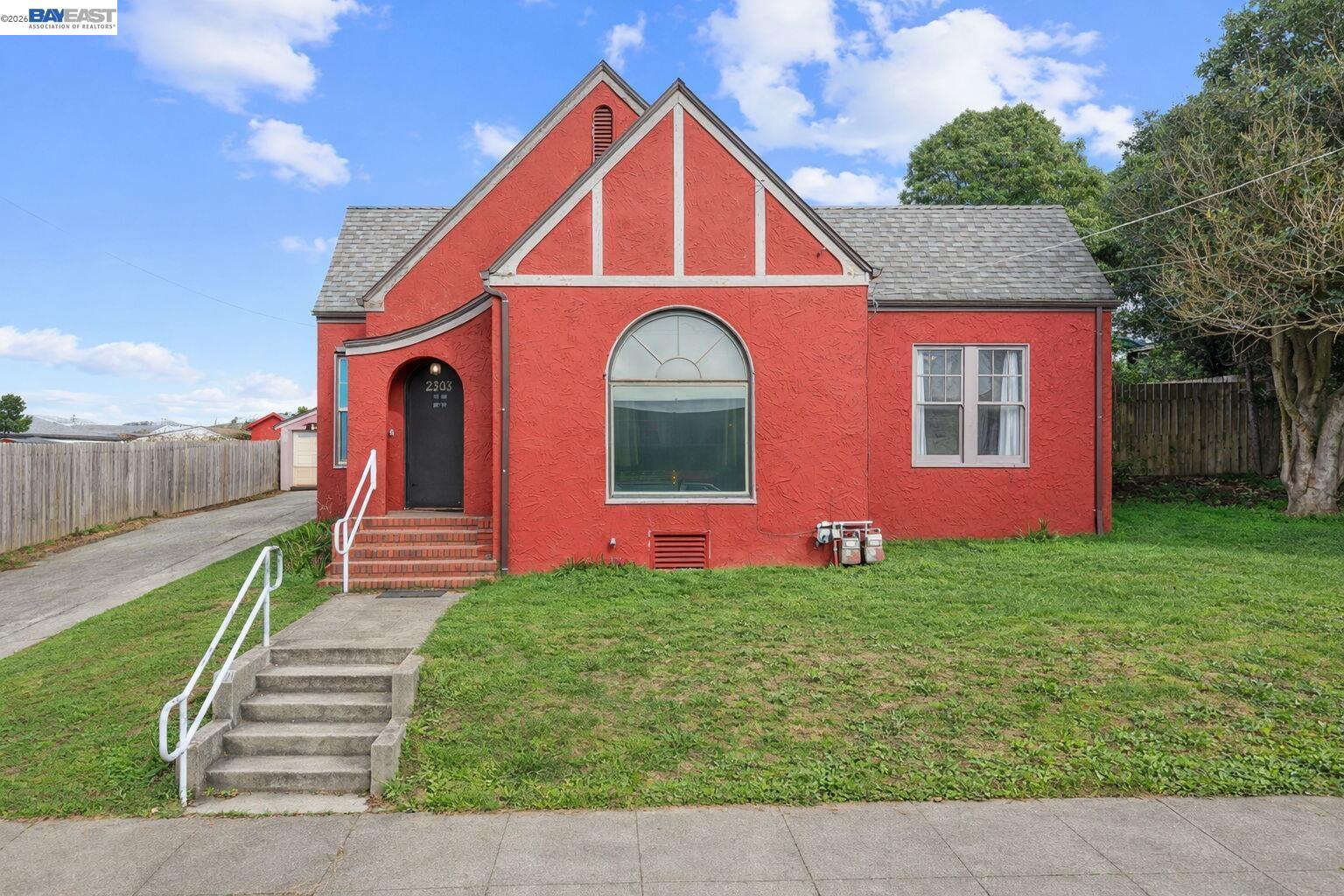 Detail Gallery Image 2 of 27 For 2303 Union St, Eureka,  CA 95501 - – Beds | – Baths