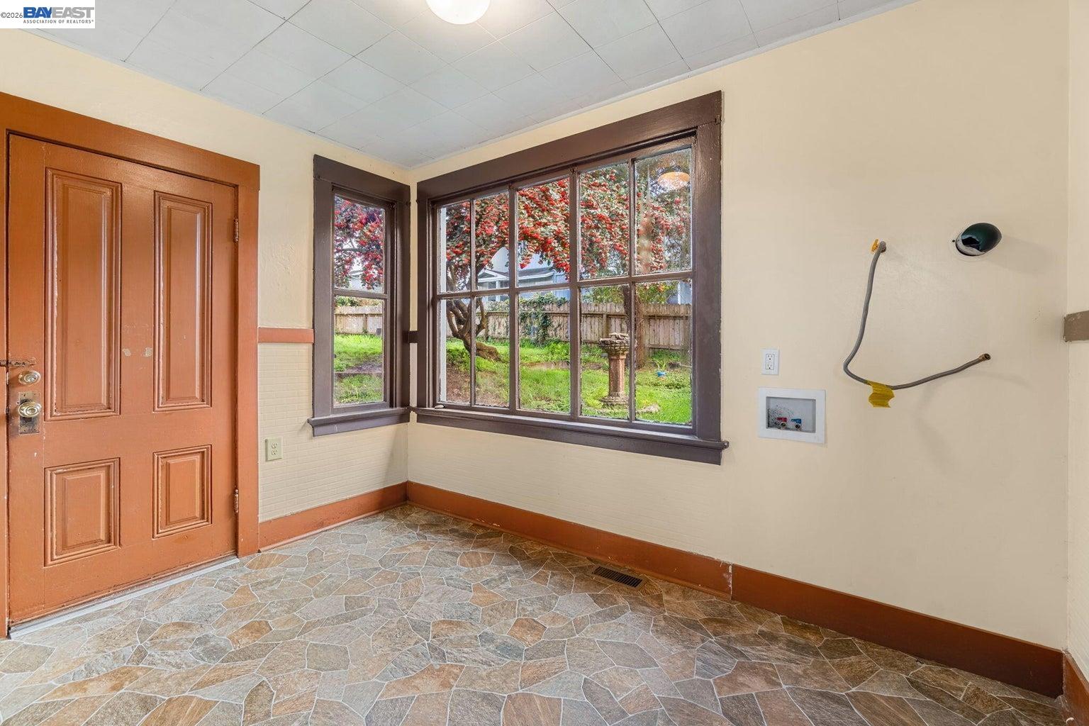 Detail Gallery Image 12 of 27 For 2303 Union St, Eureka,  CA 95501 - – Beds | – Baths