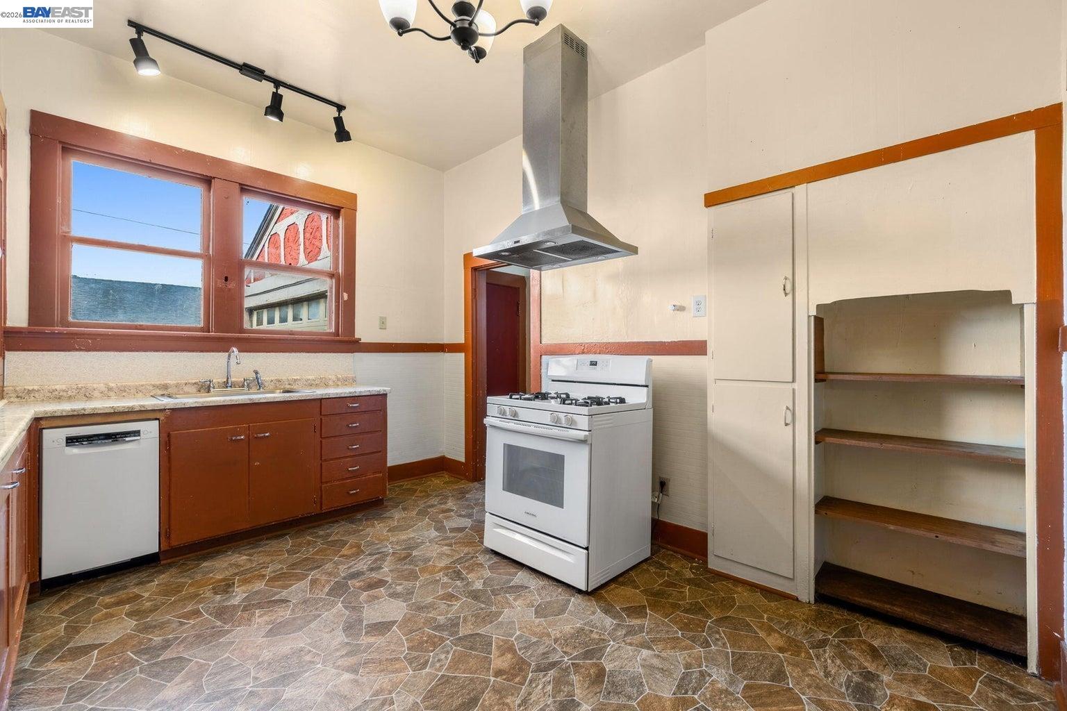 Detail Gallery Image 7 of 27 For 2303 Union St, Eureka,  CA 95501 - – Beds | – Baths