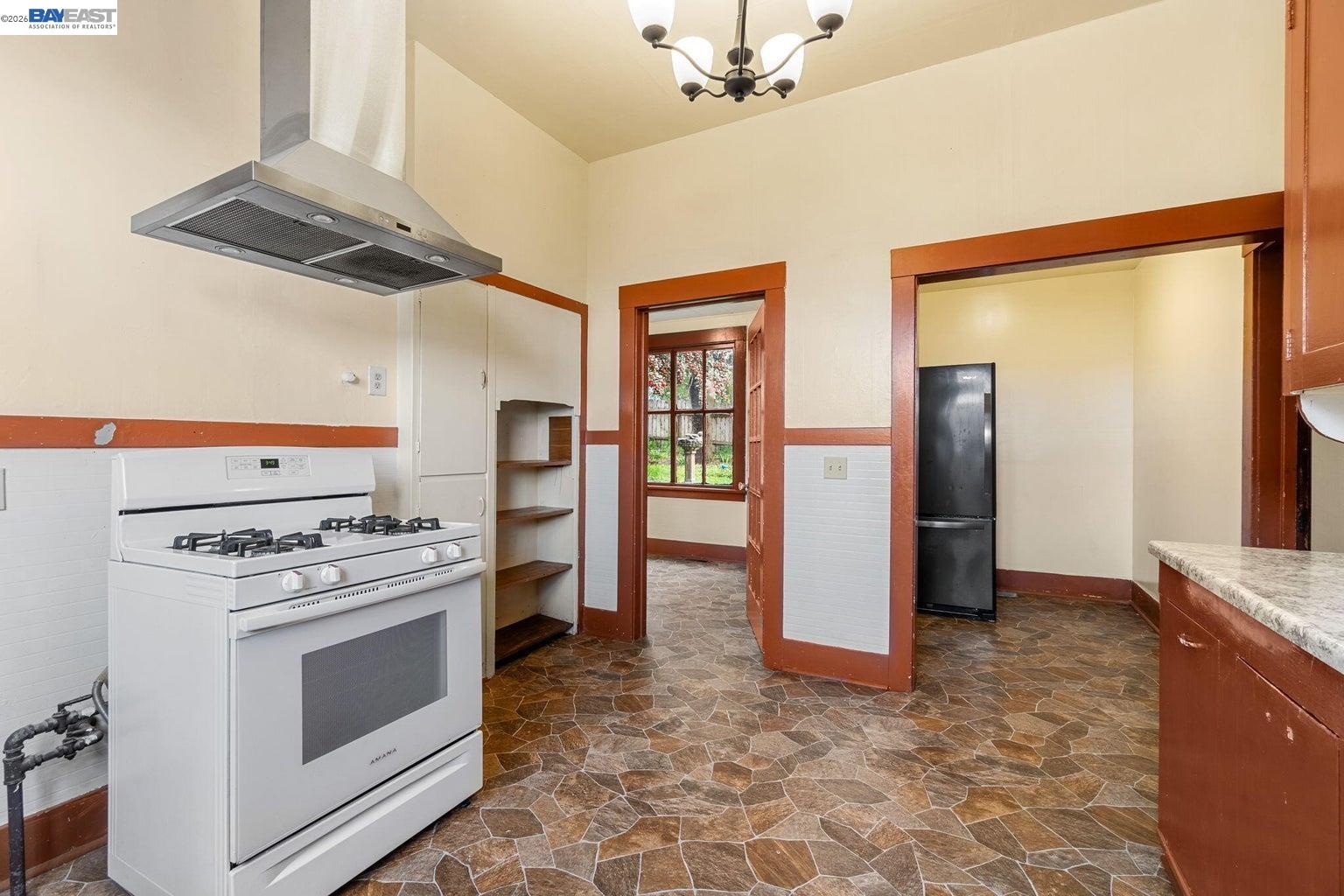 Detail Gallery Image 9 of 27 For 2303 Union St, Eureka,  CA 95501 - – Beds | – Baths