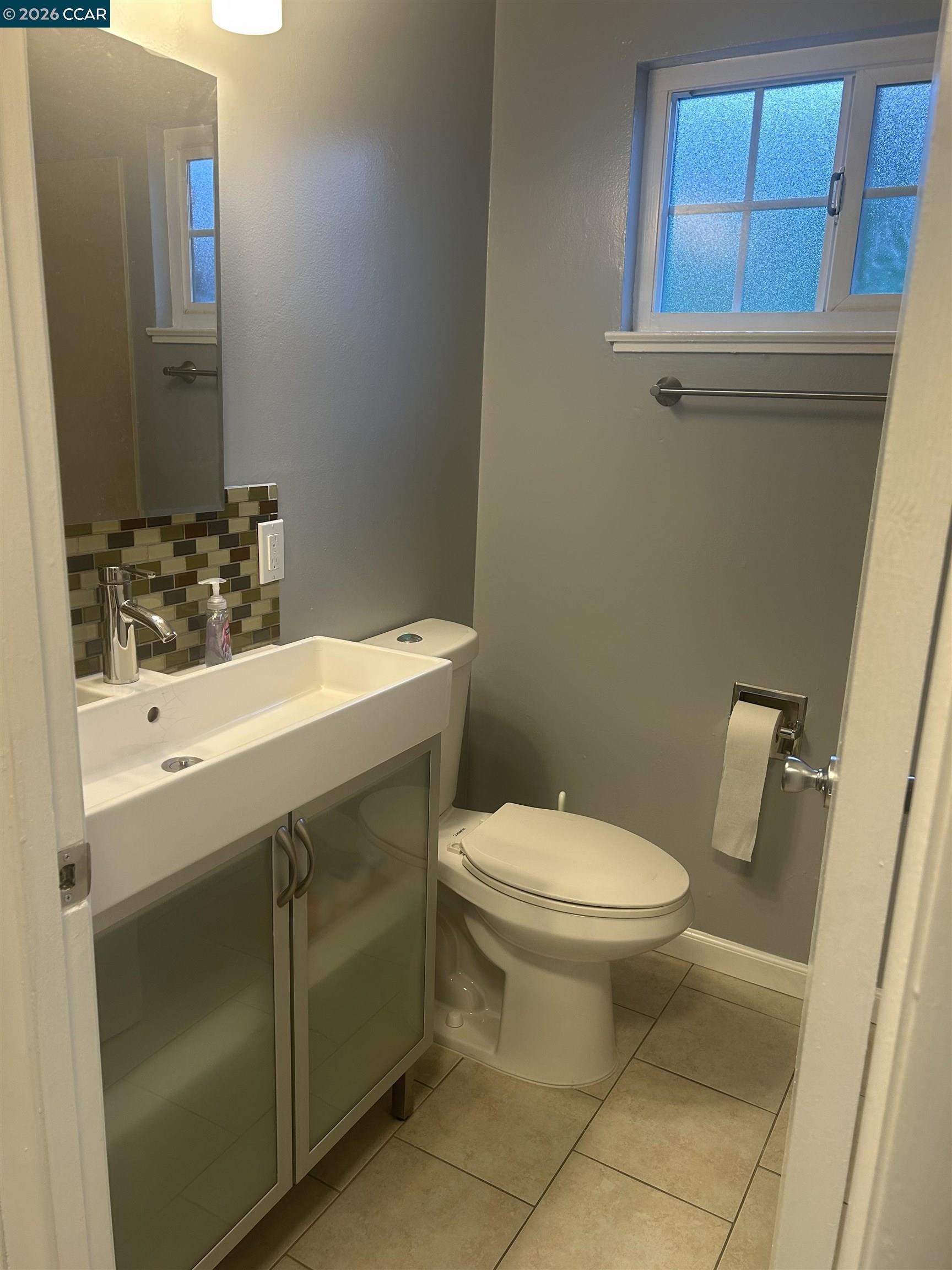 Detail Gallery Image 5 of 11 For 3817 Florida Ave, Richmond,  CA 94804 - 3 Beds | 1/1 Baths