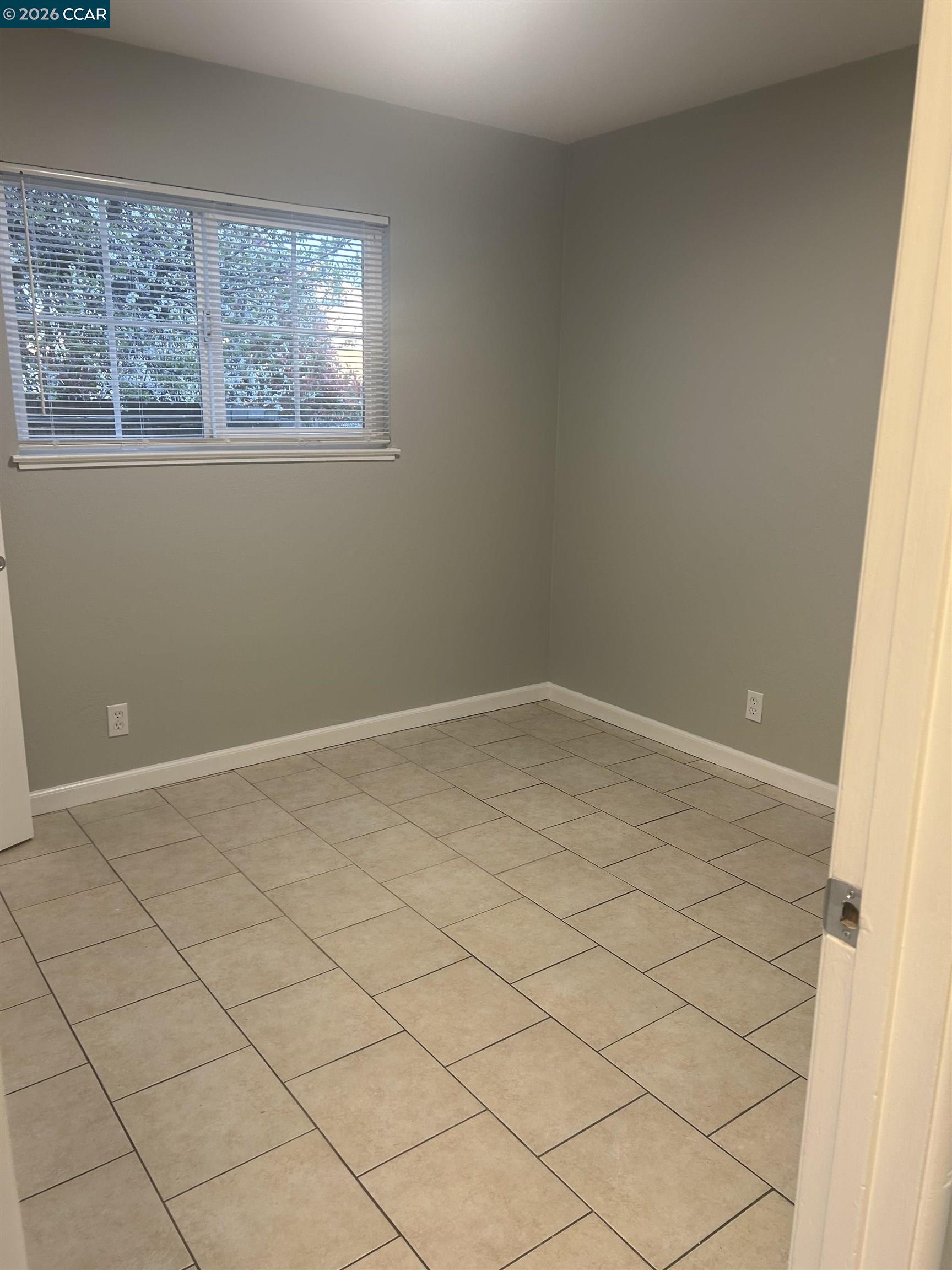 Detail Gallery Image 9 of 11 For 3817 Florida Ave, Richmond,  CA 94804 - 3 Beds | 1/1 Baths