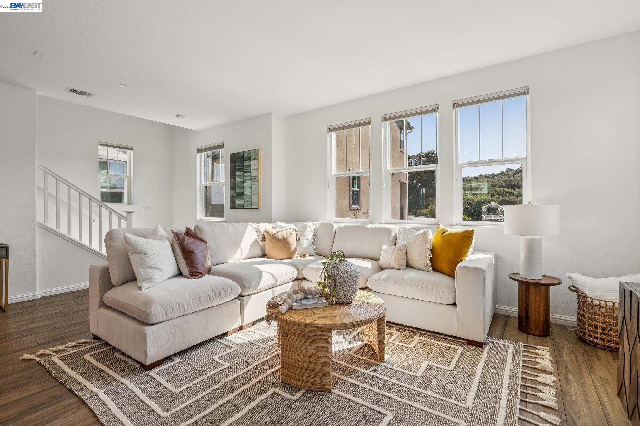 Detail Gallery Image 2 of 60 For 24170 Amaranth Loop, Hayward,  CA 94541 - 3 Beds | 3/1 Baths