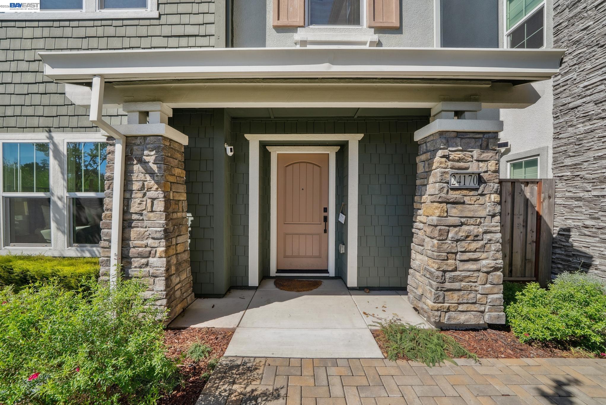 Detail Gallery Image 5 of 60 For 24170 Amaranth Loop, Hayward,  CA 94541 - 3 Beds | 3/1 Baths