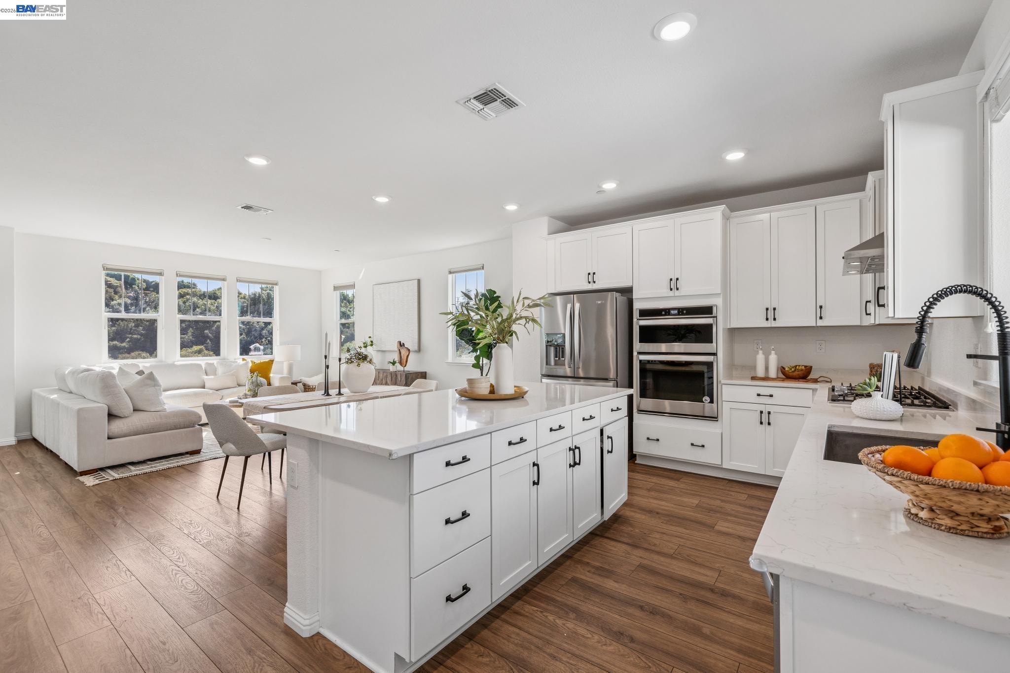 Detail Gallery Image 8 of 60 For 24170 Amaranth Loop, Hayward,  CA 94541 - 3 Beds | 3/1 Baths