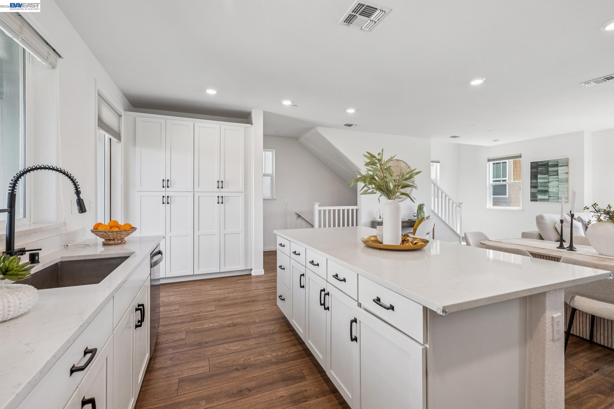 Detail Gallery Image 9 of 60 For 24170 Amaranth Loop, Hayward,  CA 94541 - 3 Beds | 3/1 Baths