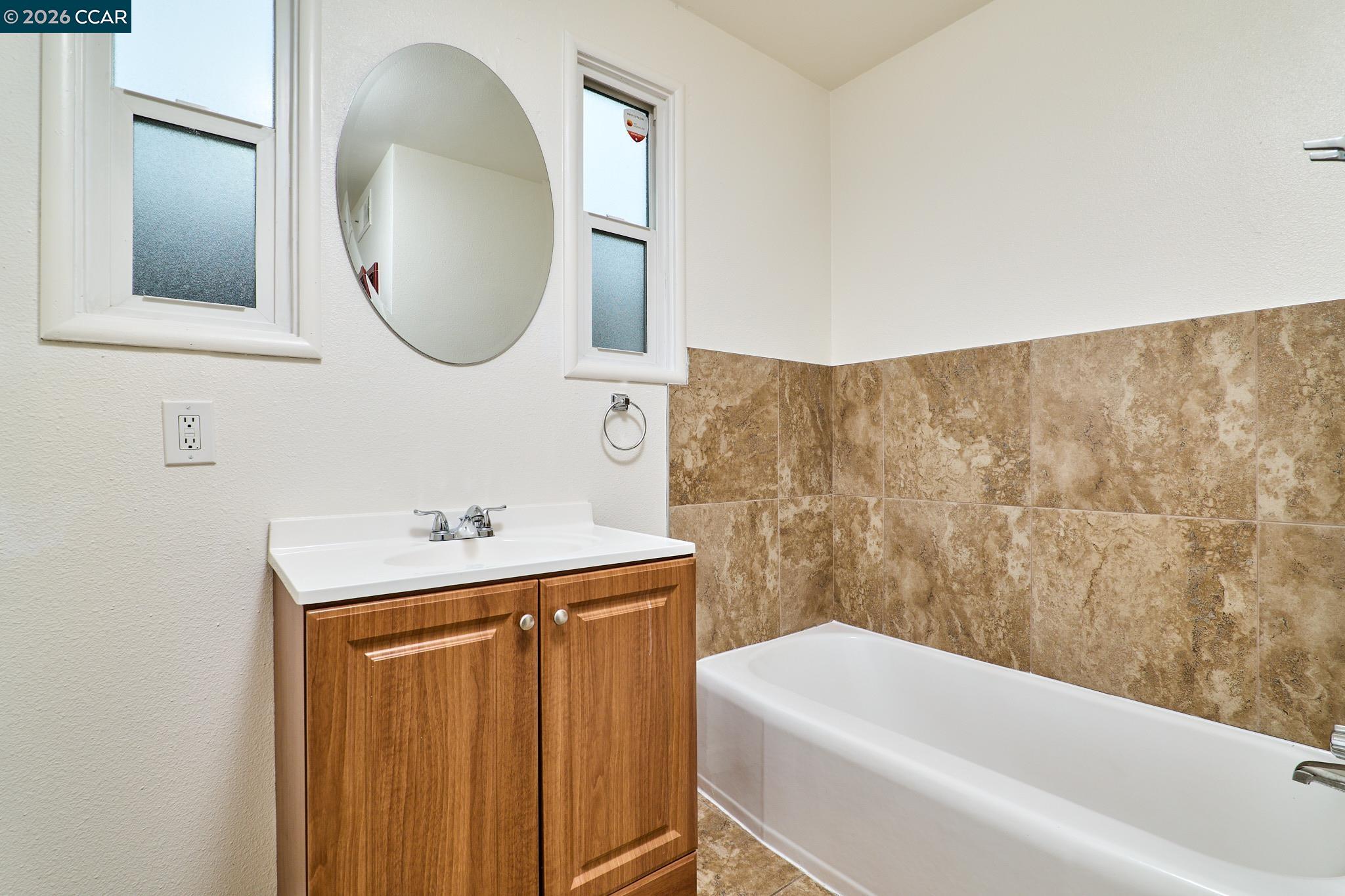 Detail Gallery Image 7 of 29 For 215 Roney Ave, Vallejo,  CA 94590 - 3 Beds | 2 Baths