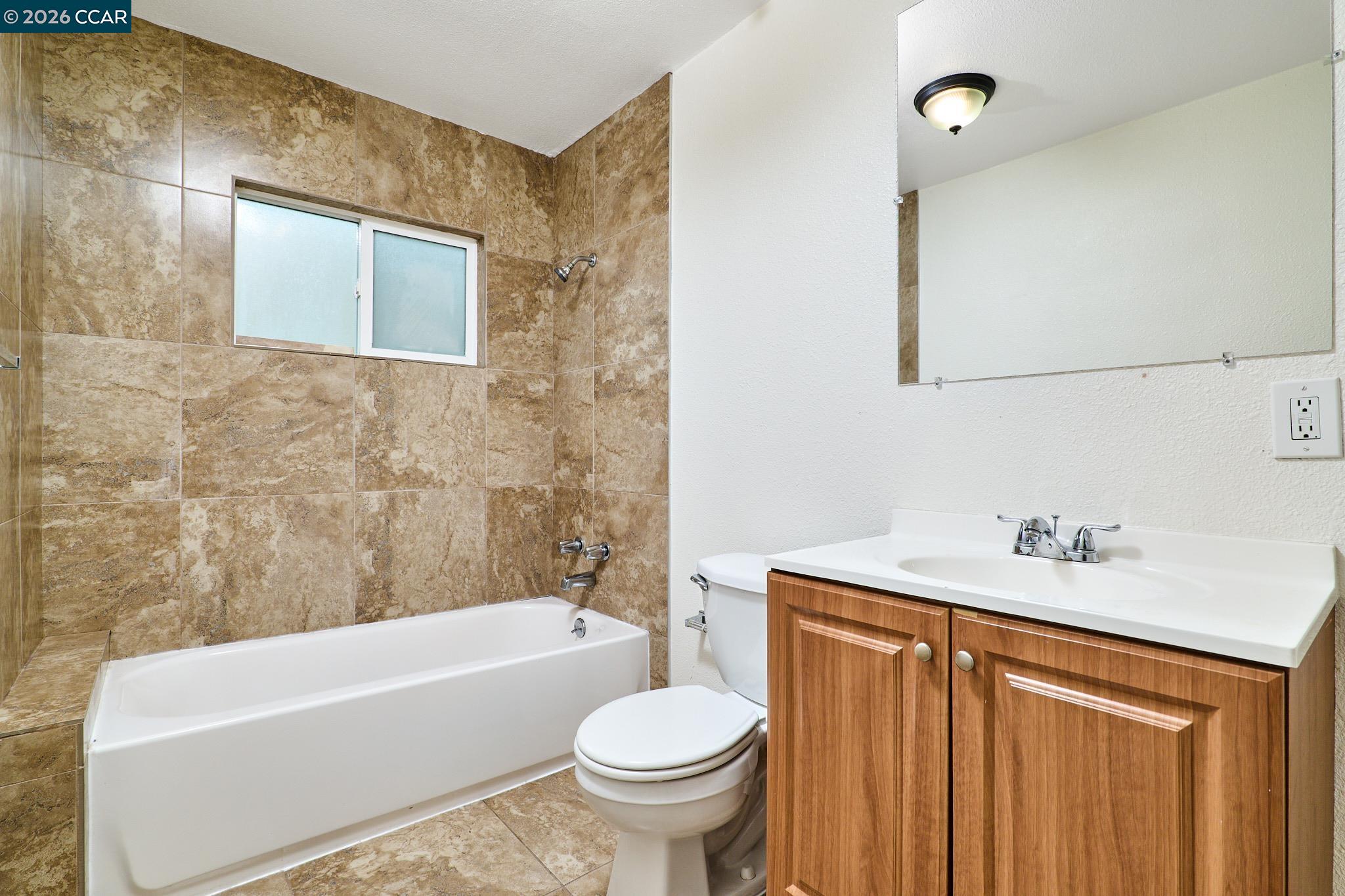Detail Gallery Image 8 of 29 For 215 Roney Ave, Vallejo,  CA 94590 - 3 Beds | 2 Baths