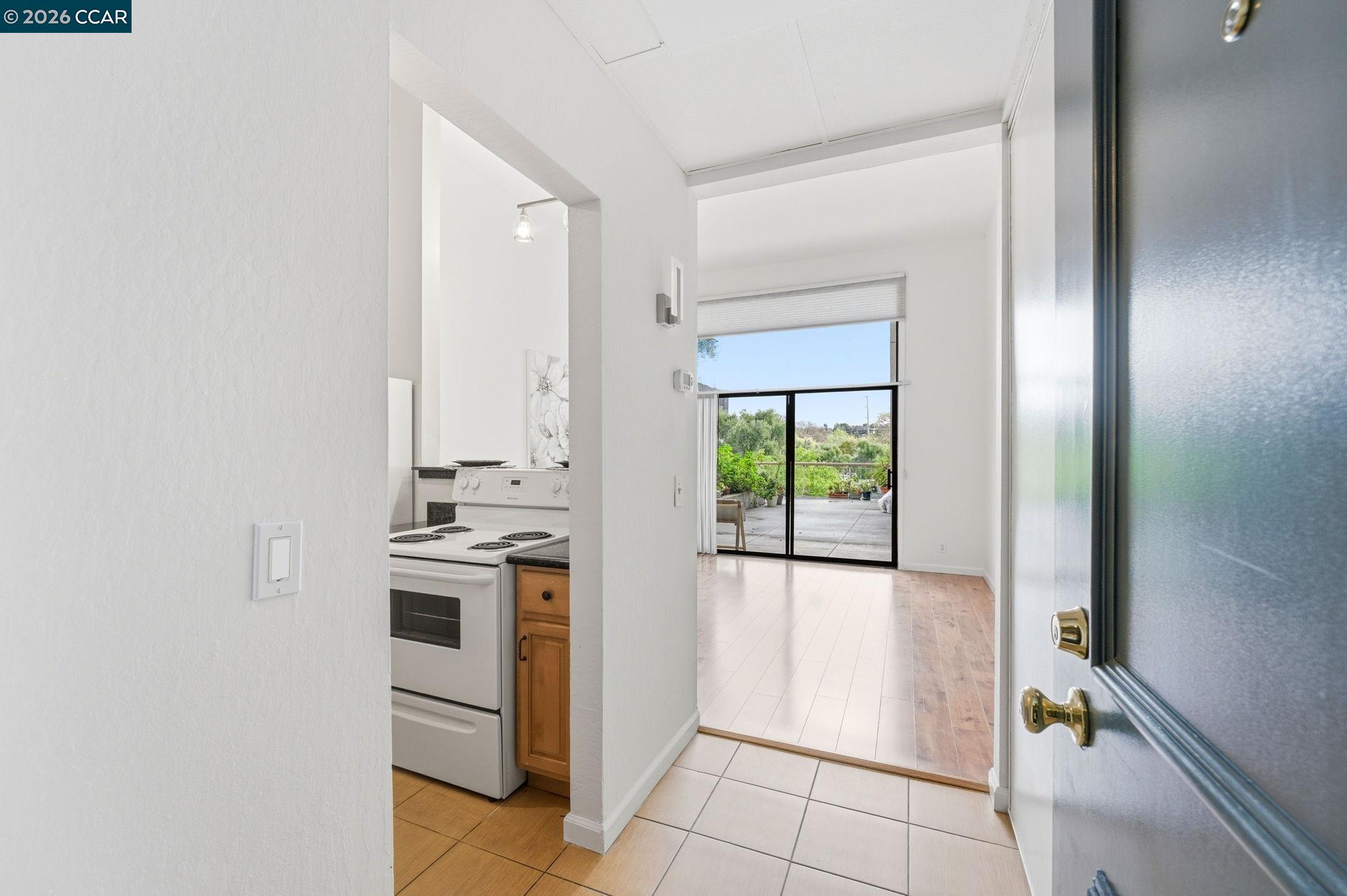 Detail Gallery Image 11 of 49 For 410 N Civic Dr. #303,  Walnut Creek,  CA 94596 - 1 Beds | 1 Baths