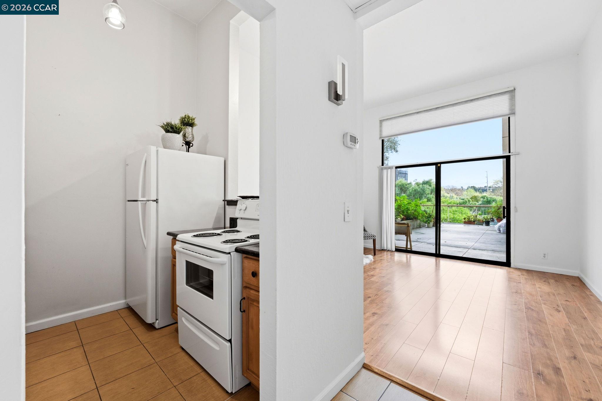 Detail Gallery Image 12 of 49 For 410 N Civic Dr. #303,  Walnut Creek,  CA 94596 - 1 Beds | 1 Baths