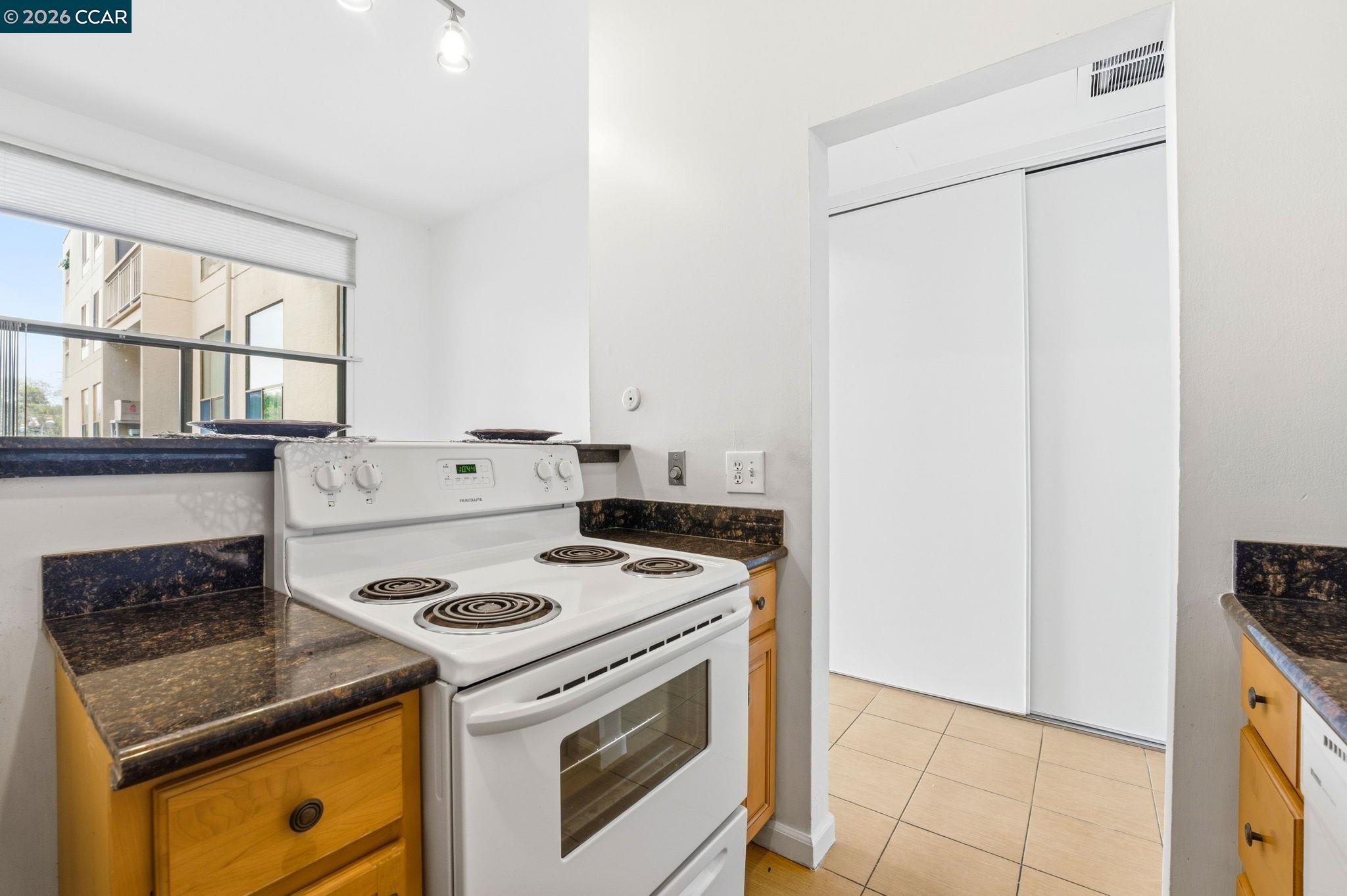 Detail Gallery Image 18 of 49 For 410 N Civic Dr. #303,  Walnut Creek,  CA 94596 - 1 Beds | 1 Baths