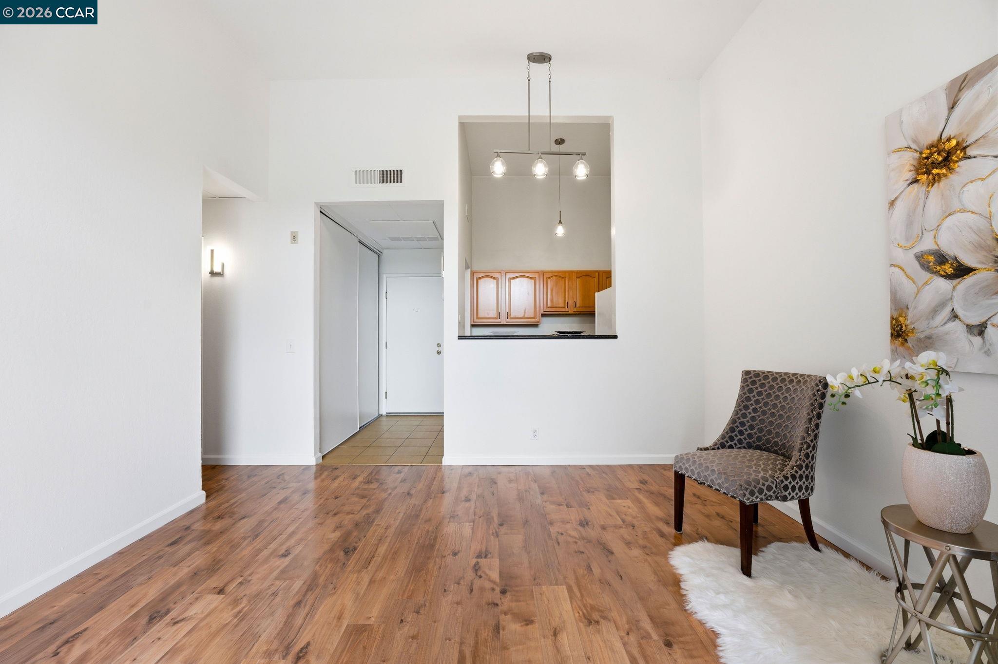 Detail Gallery Image 5 of 49 For 410 N Civic Dr. #303,  Walnut Creek,  CA 94596 - 1 Beds | 1 Baths