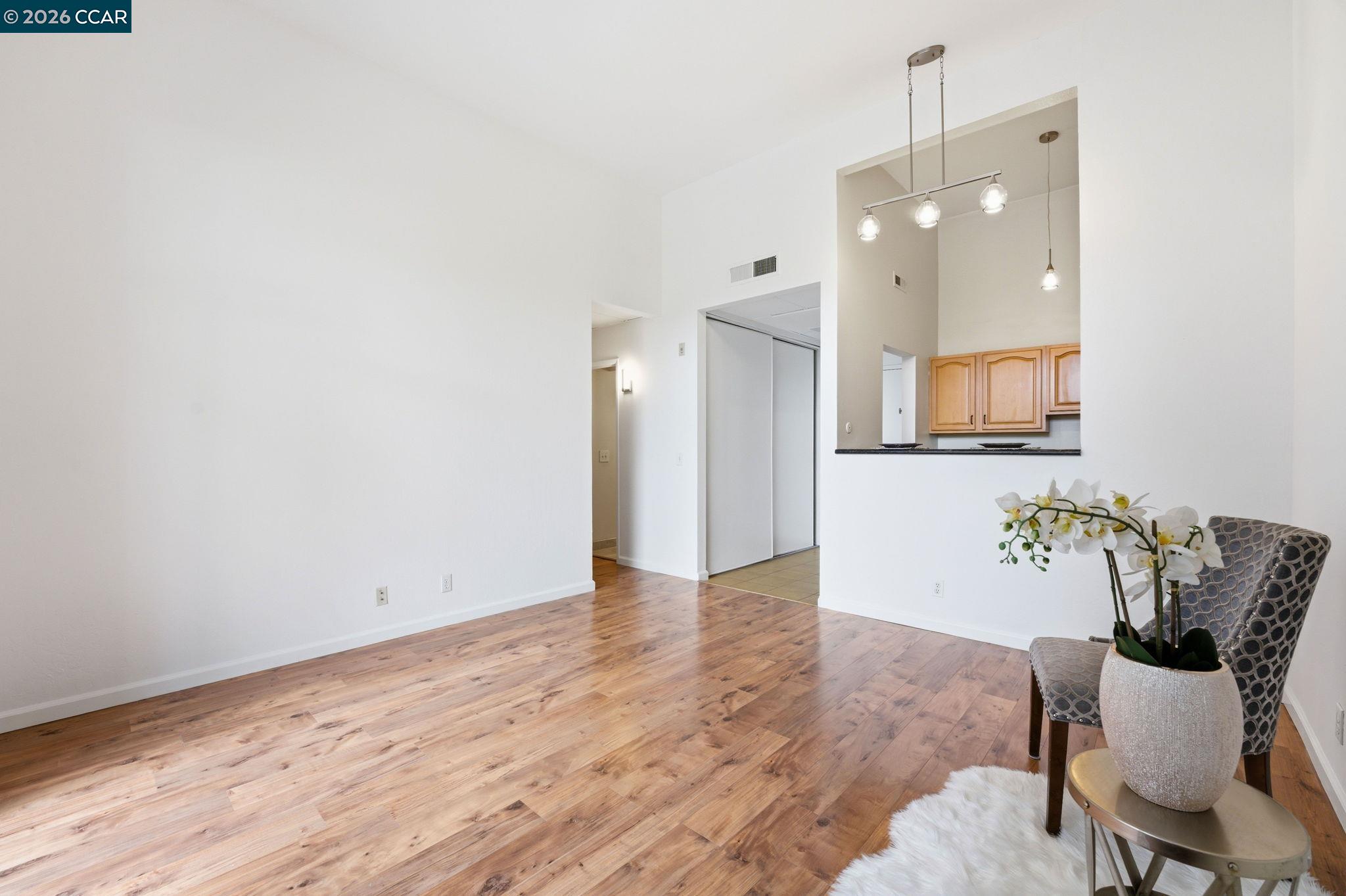 Detail Gallery Image 8 of 49 For 410 N Civic Dr. #303,  Walnut Creek,  CA 94596 - 1 Beds | 1 Baths