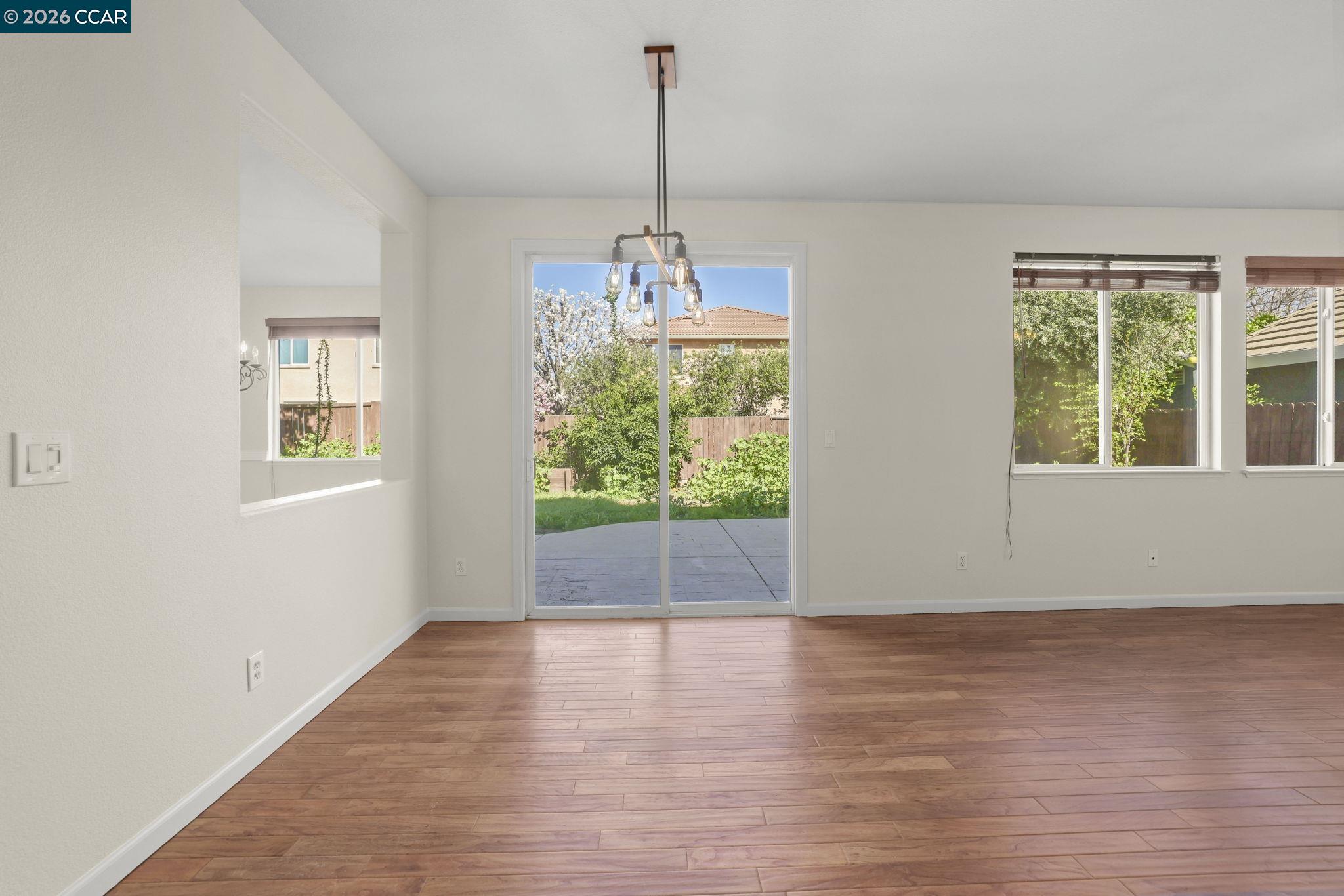 Detail Gallery Image 9 of 26 For 1821 Kern Mountain Way, Antioch,  CA 94531 - 5 Beds | 2/1 Baths