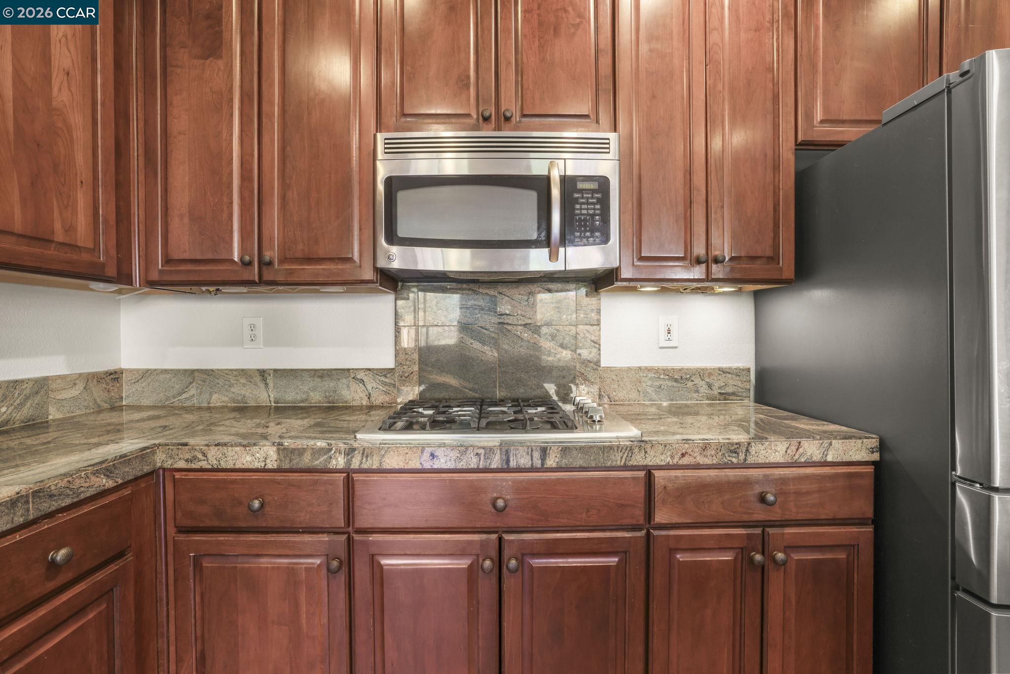 Detail Gallery Image 12 of 26 For 1821 Kern Mountain Way, Antioch,  CA 94531 - 5 Beds | 2/1 Baths