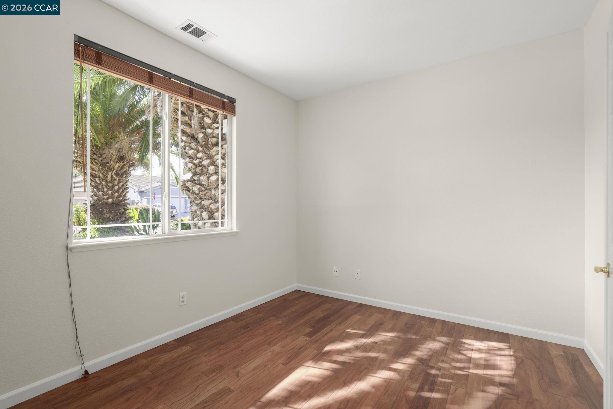 Detail Gallery Image 14 of 26 For 1821 Kern Mountain Way, Antioch,  CA 94531 - 5 Beds | 2/1 Baths